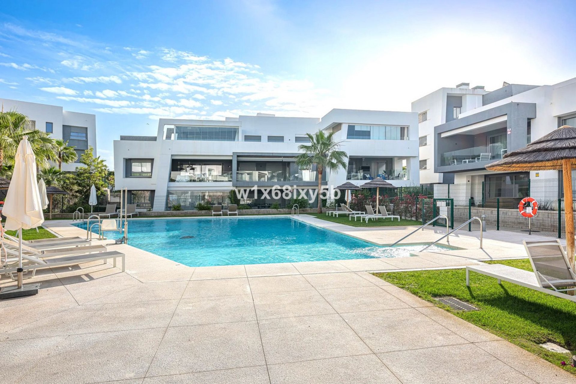 Resale - Apartment - Middle Floor Apartment - Estepona - Selwo