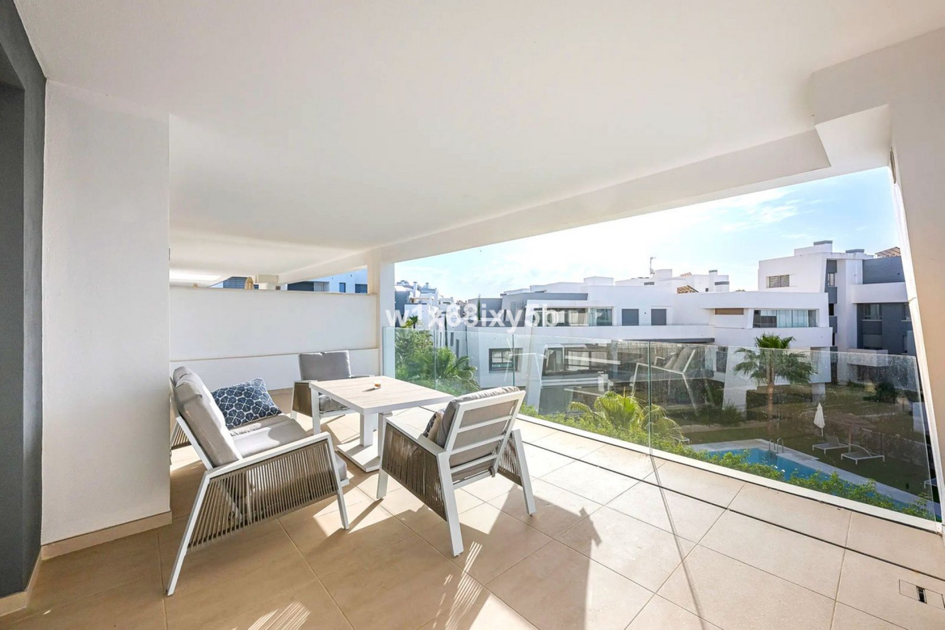 Resale - Apartment - Middle Floor Apartment - Estepona - Selwo