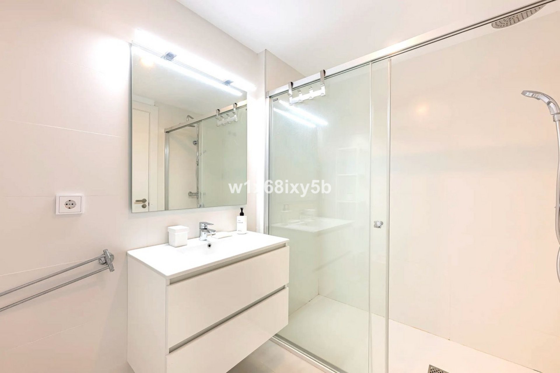 Resale - Apartment - Middle Floor Apartment - Estepona - Selwo