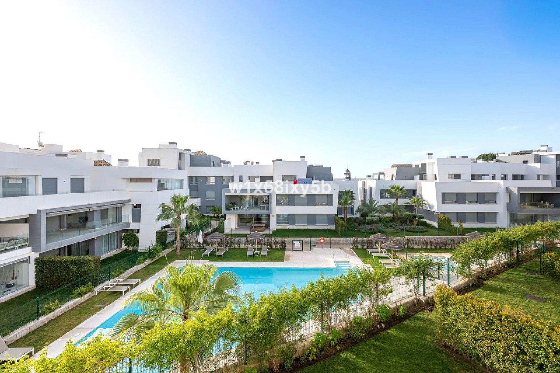Resale - Apartment - Middle Floor Apartment - Estepona - Selwo