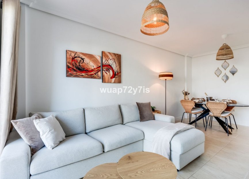 Resale - Apartment - Middle Floor Apartment - Estepona - Selwo