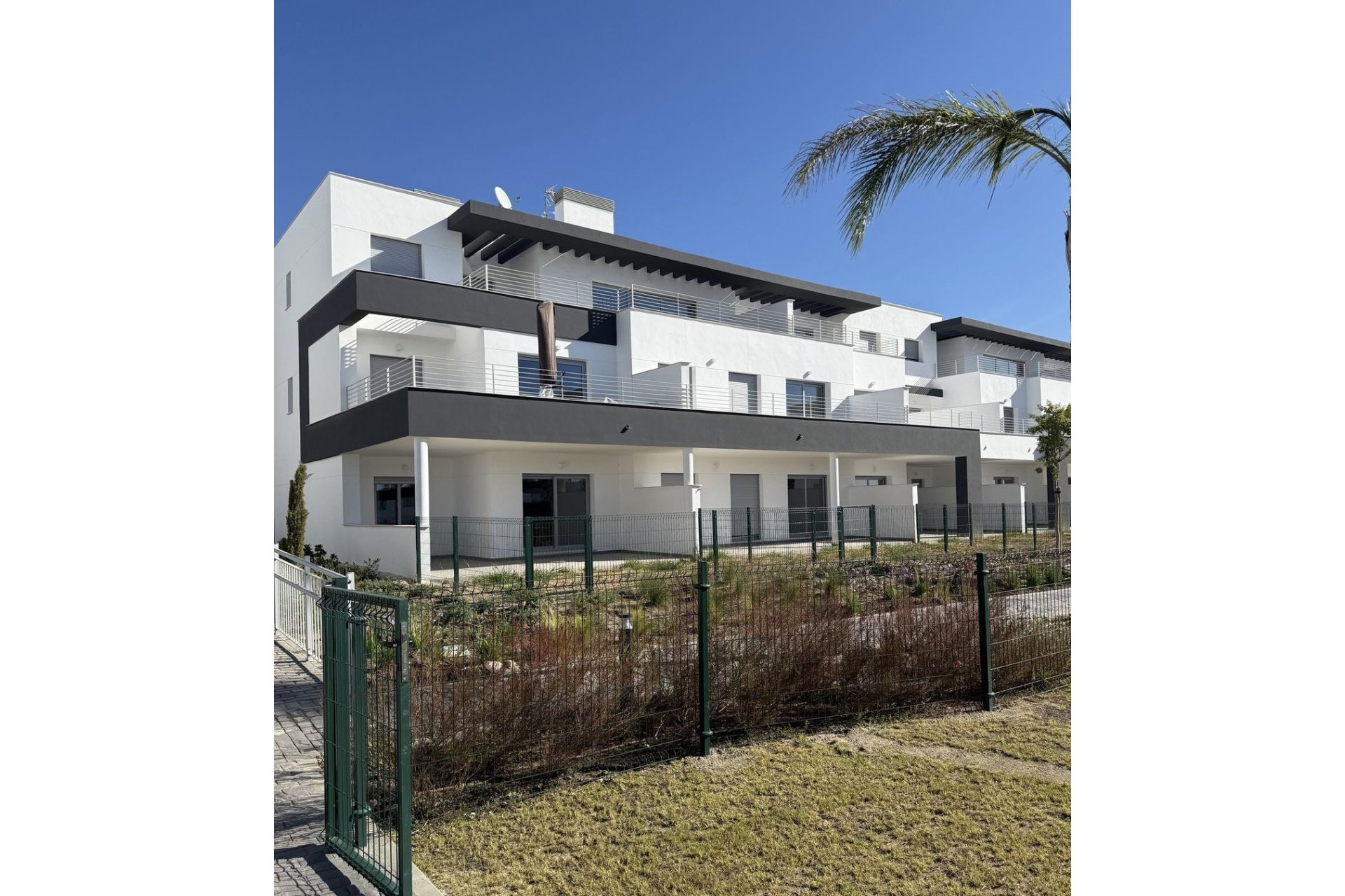Resale - Apartment - Middle Floor Apartment - Estepona - Valle Romano