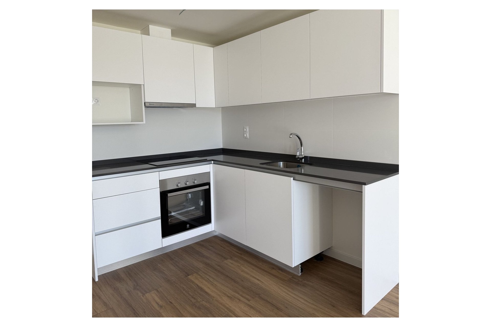 Resale - Apartment - Middle Floor Apartment - Estepona - Valle Romano