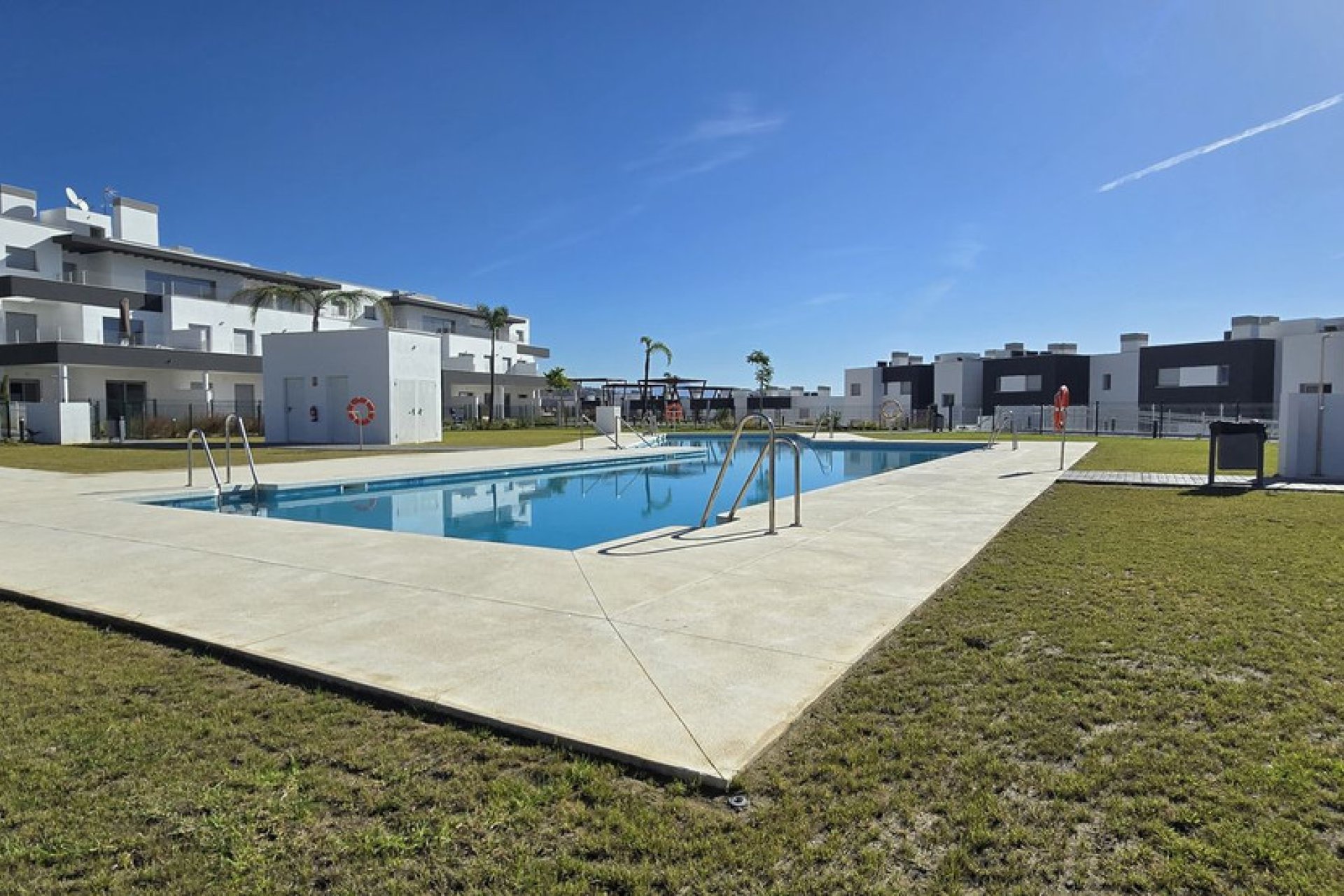 Resale - Apartment - Middle Floor Apartment - Estepona - Valle Romano