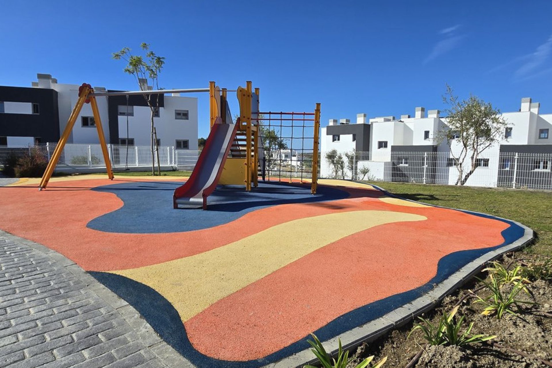 Resale - Apartment - Middle Floor Apartment - Estepona - Valle Romano