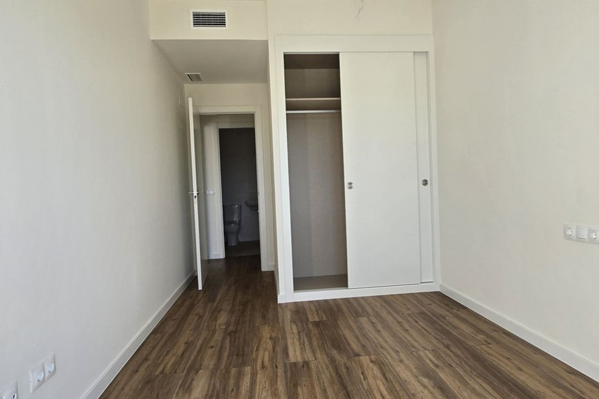 Resale - Apartment - Middle Floor Apartment - Estepona - Valle Romano