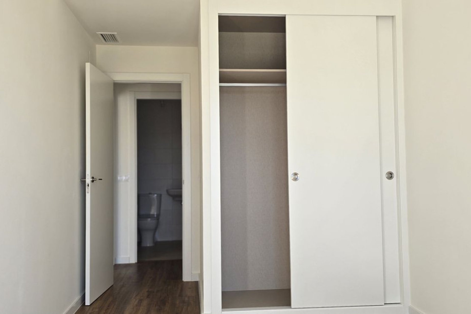 Resale - Apartment - Middle Floor Apartment - Estepona - Valle Romano