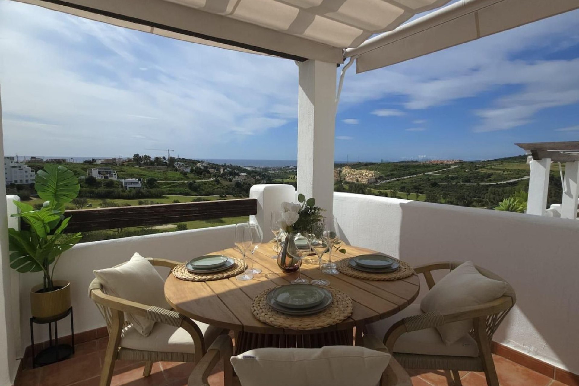 Resale - Apartment - Middle Floor Apartment - Estepona - Valle Romano