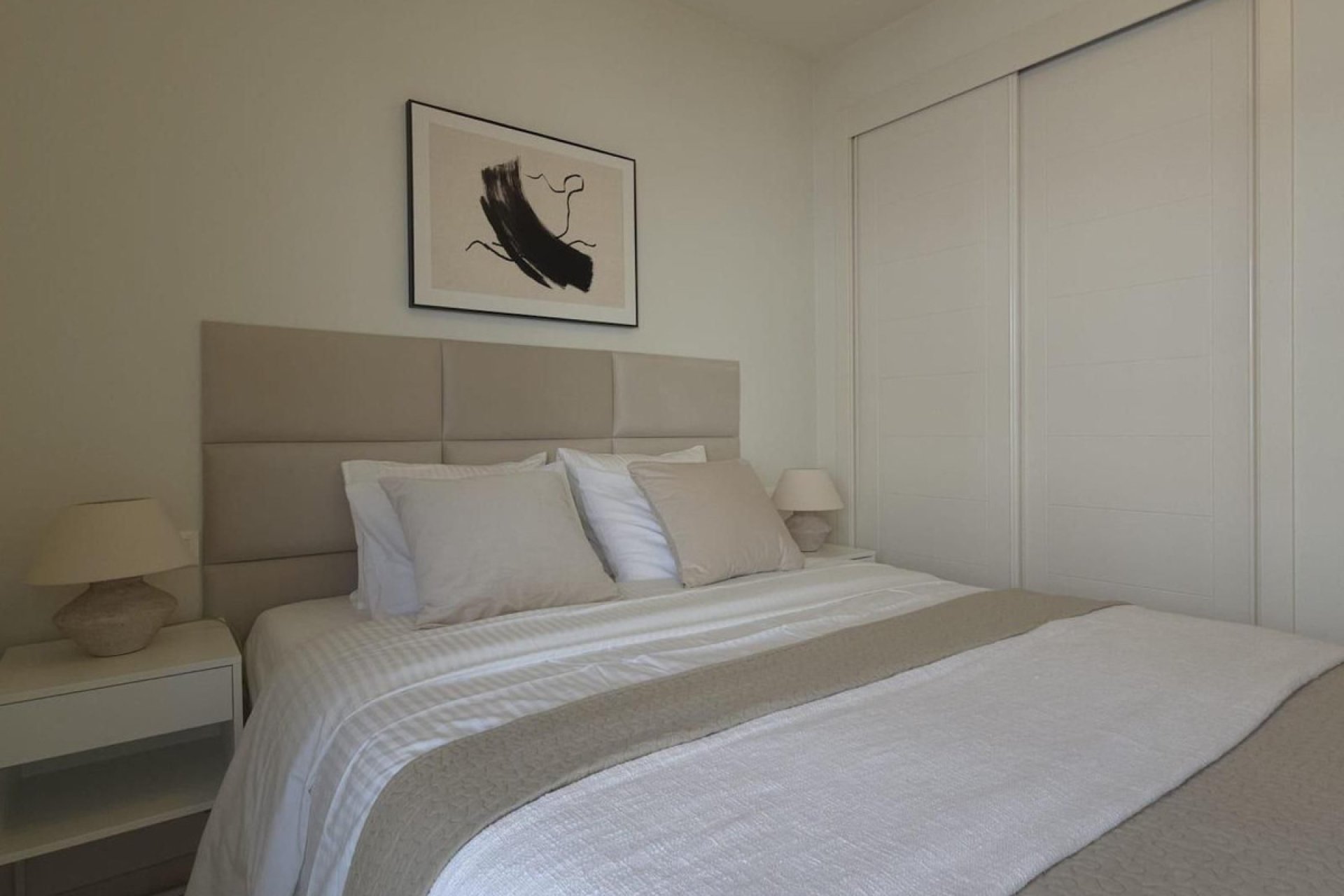 Resale - Apartment - Middle Floor Apartment - Estepona - Valle Romano