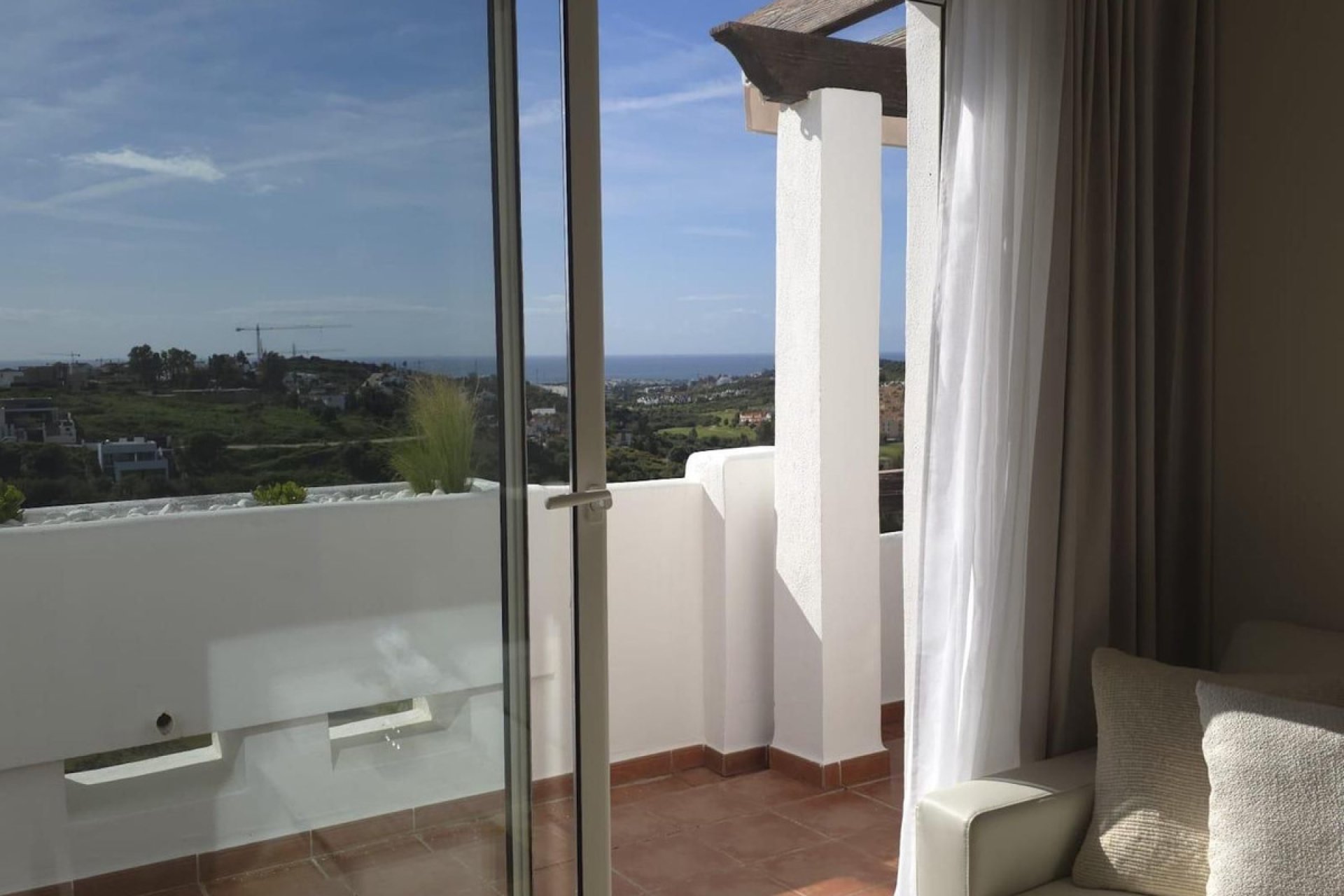 Resale - Apartment - Middle Floor Apartment - Estepona - Valle Romano