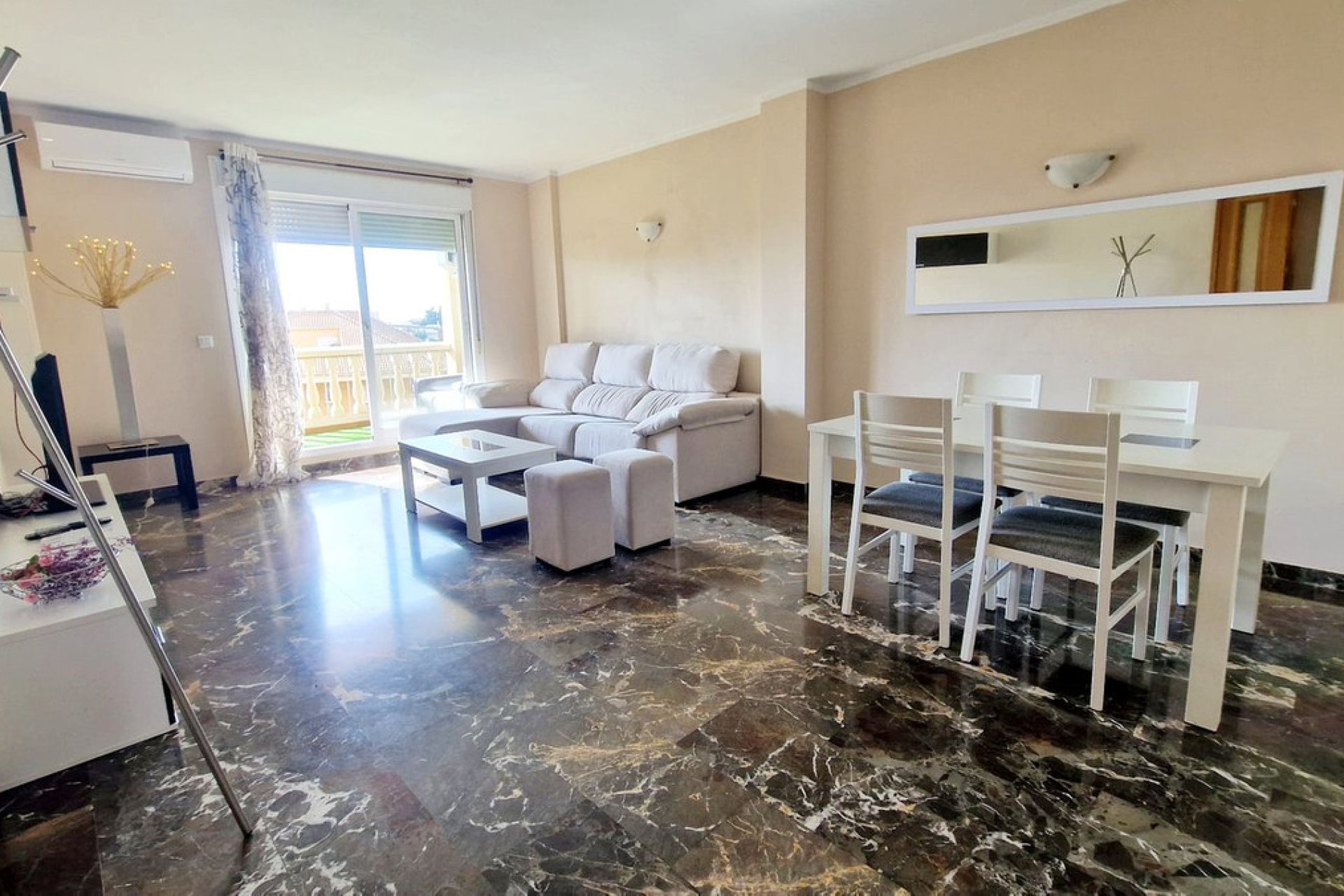 Resale - Apartment - Middle Floor Apartment - Fuengirola - Carvajal