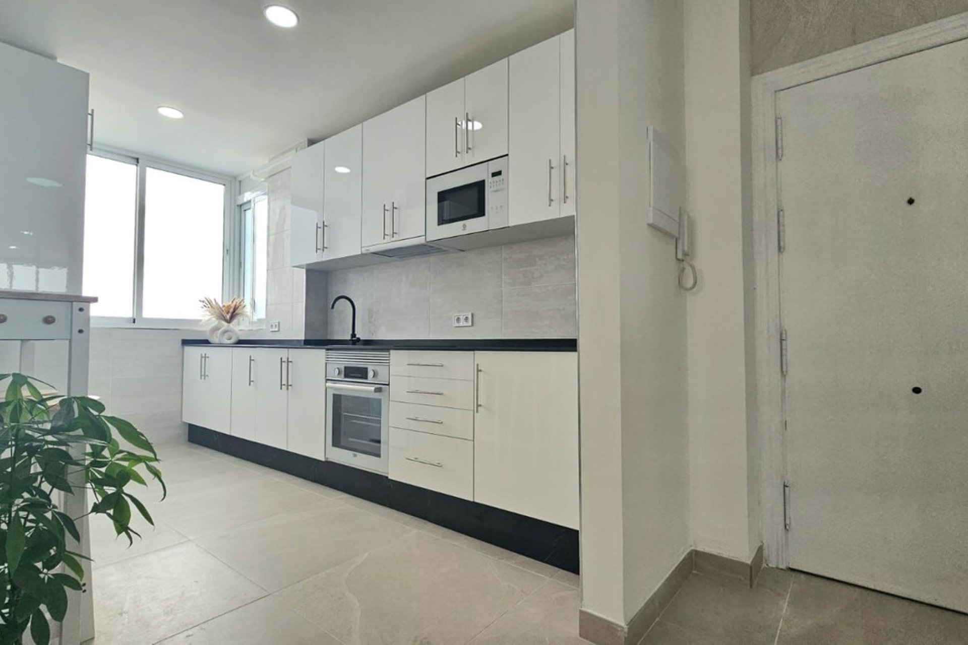 Resale - Apartment - Middle Floor Apartment - Fuengirola - Fuengirola Centro