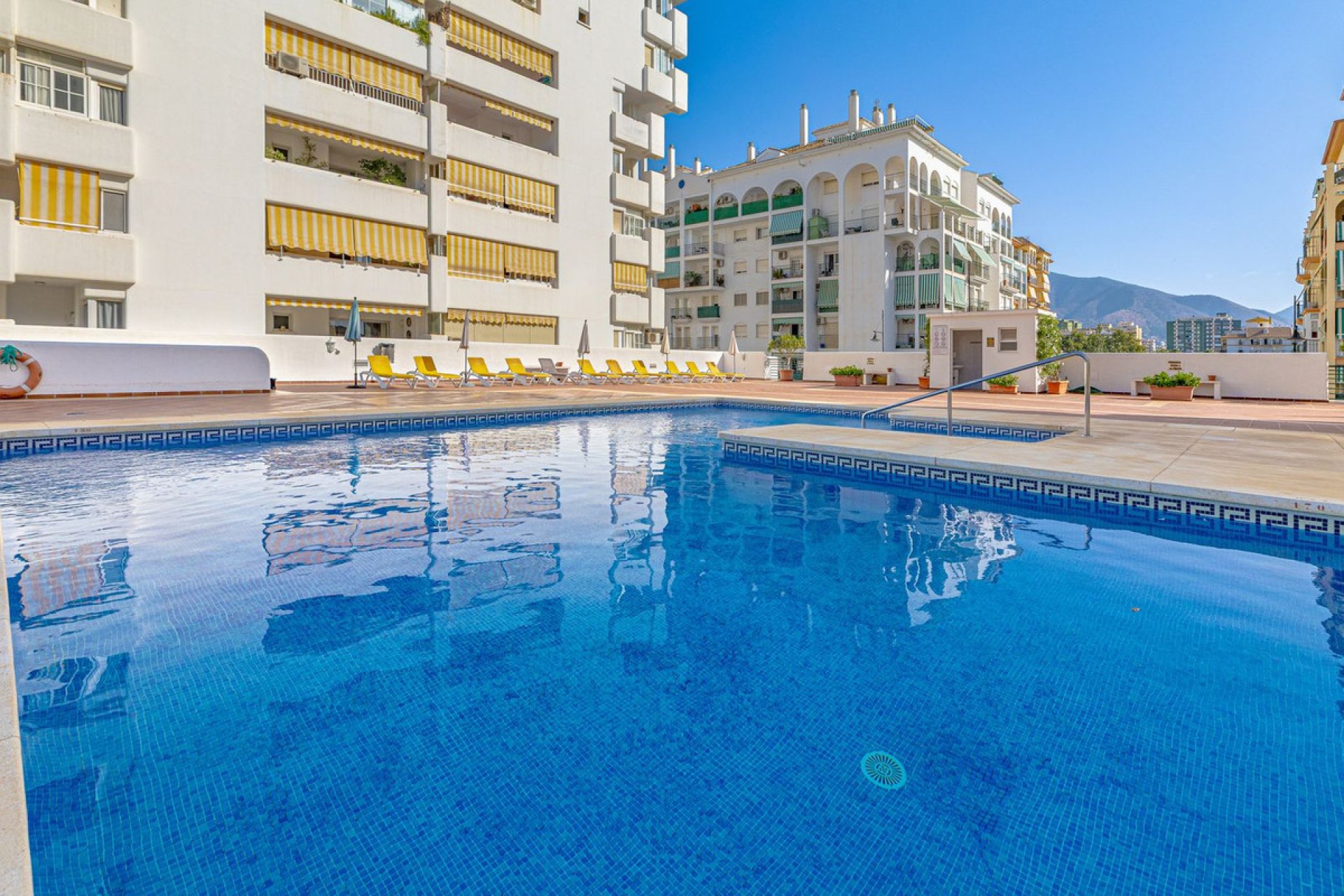 Resale - Apartment - Middle Floor Apartment - Fuengirola - Fuengirola Centro