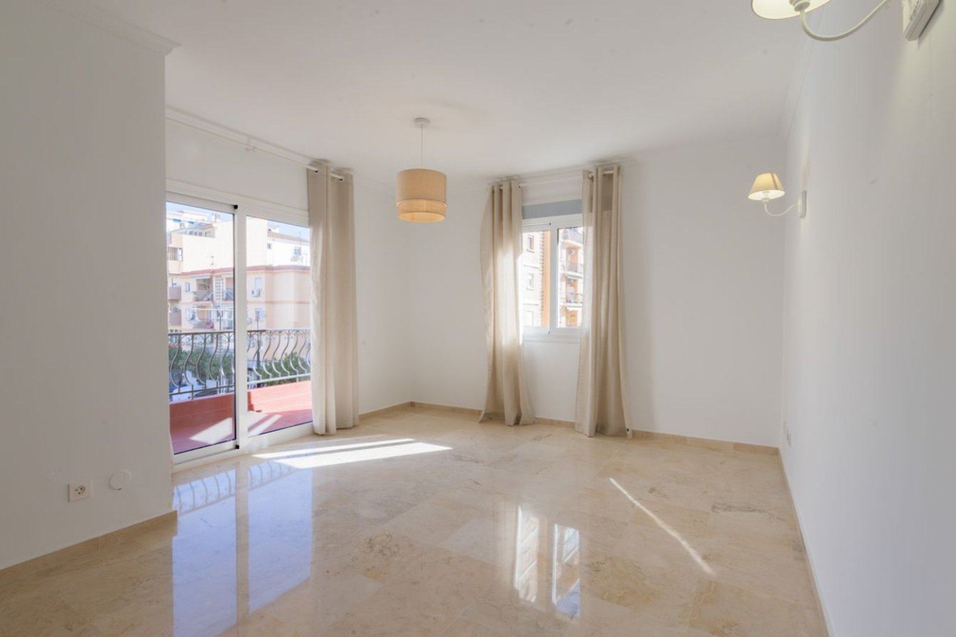 Resale - Apartment - Middle Floor Apartment - Fuengirola - Fuengirola Centro