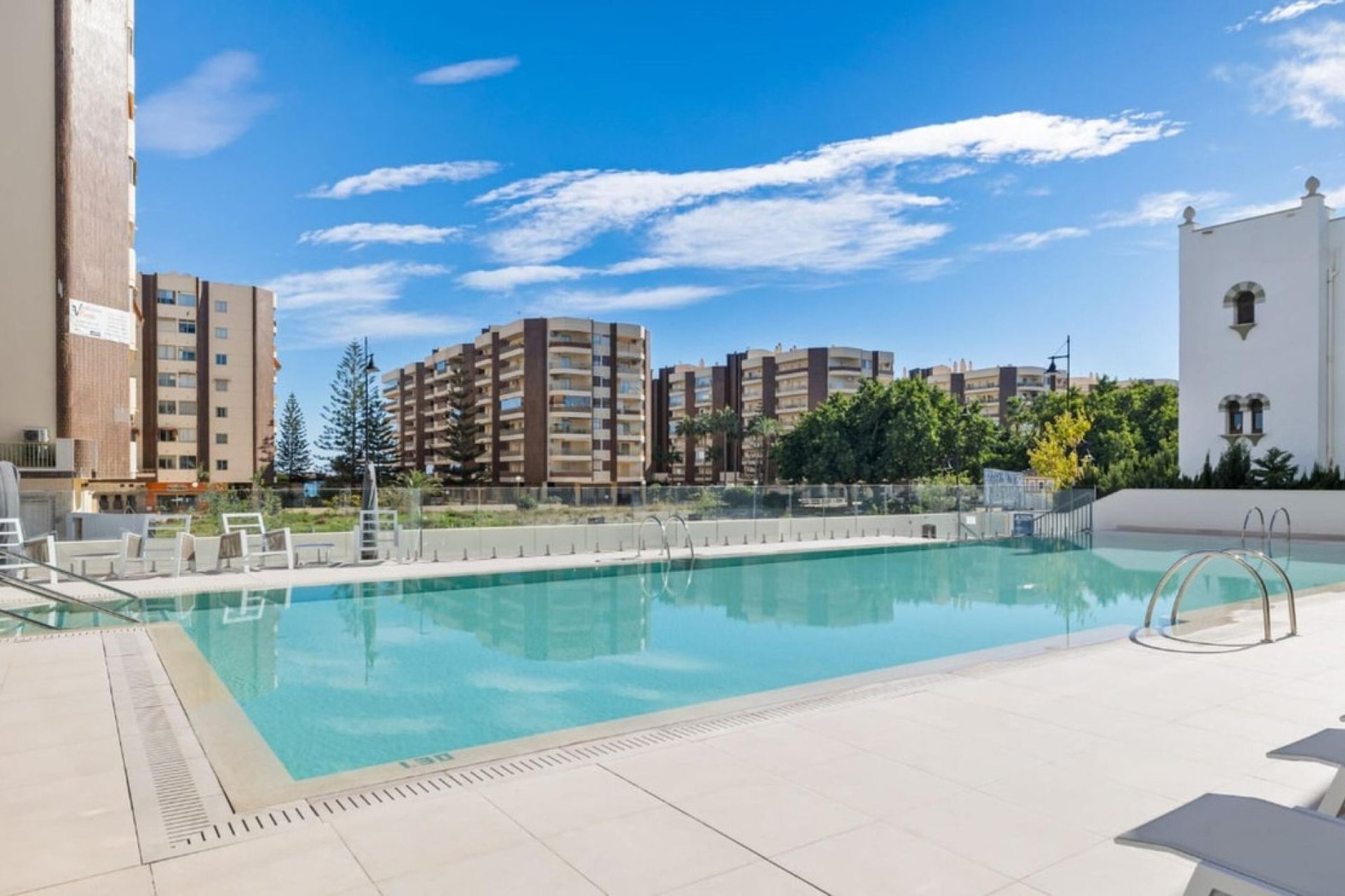 Resale - Apartment - Middle Floor Apartment - Fuengirola - Fuengirola Centro