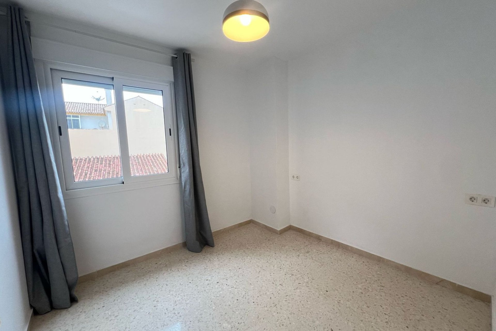 Resale - Apartment - Middle Floor Apartment - Fuengirola - Fuengirola Centro