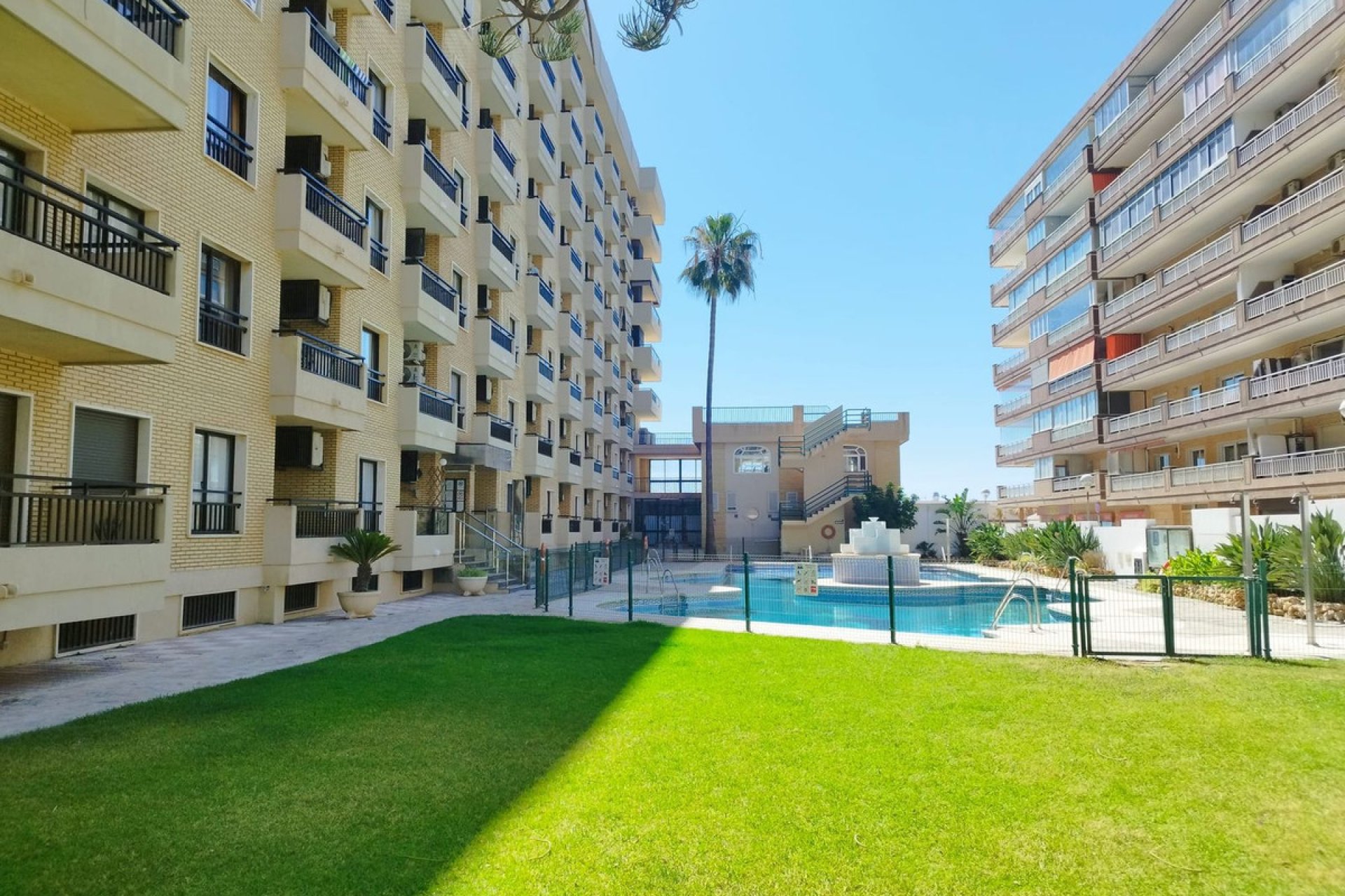 Resale - Apartment - Middle Floor Apartment - Fuengirola - Fuengirola Centro