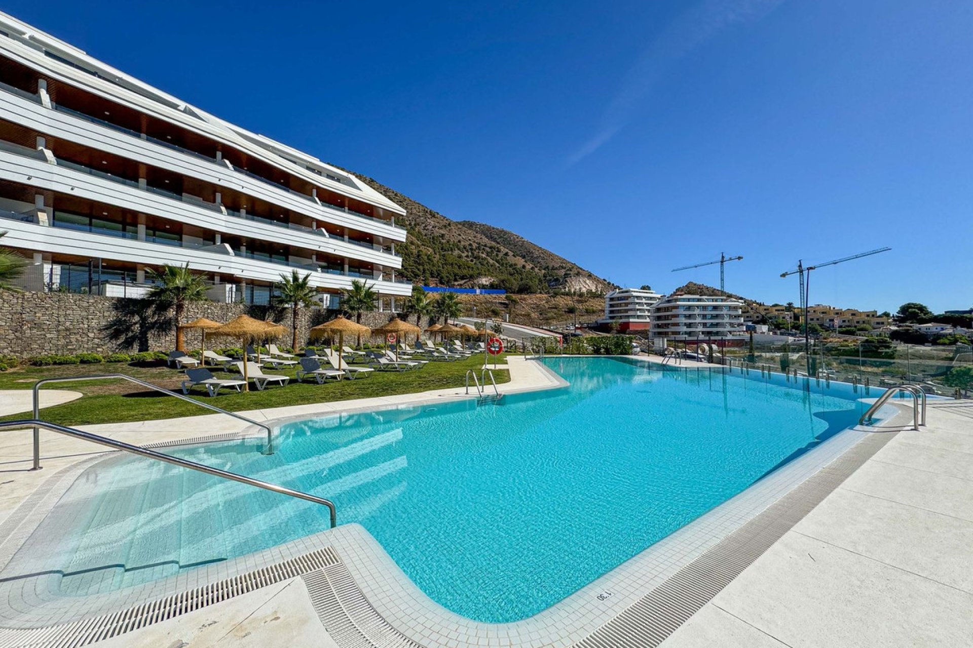 Resale - Apartment - Middle Floor Apartment - Fuengirola - Higueron
