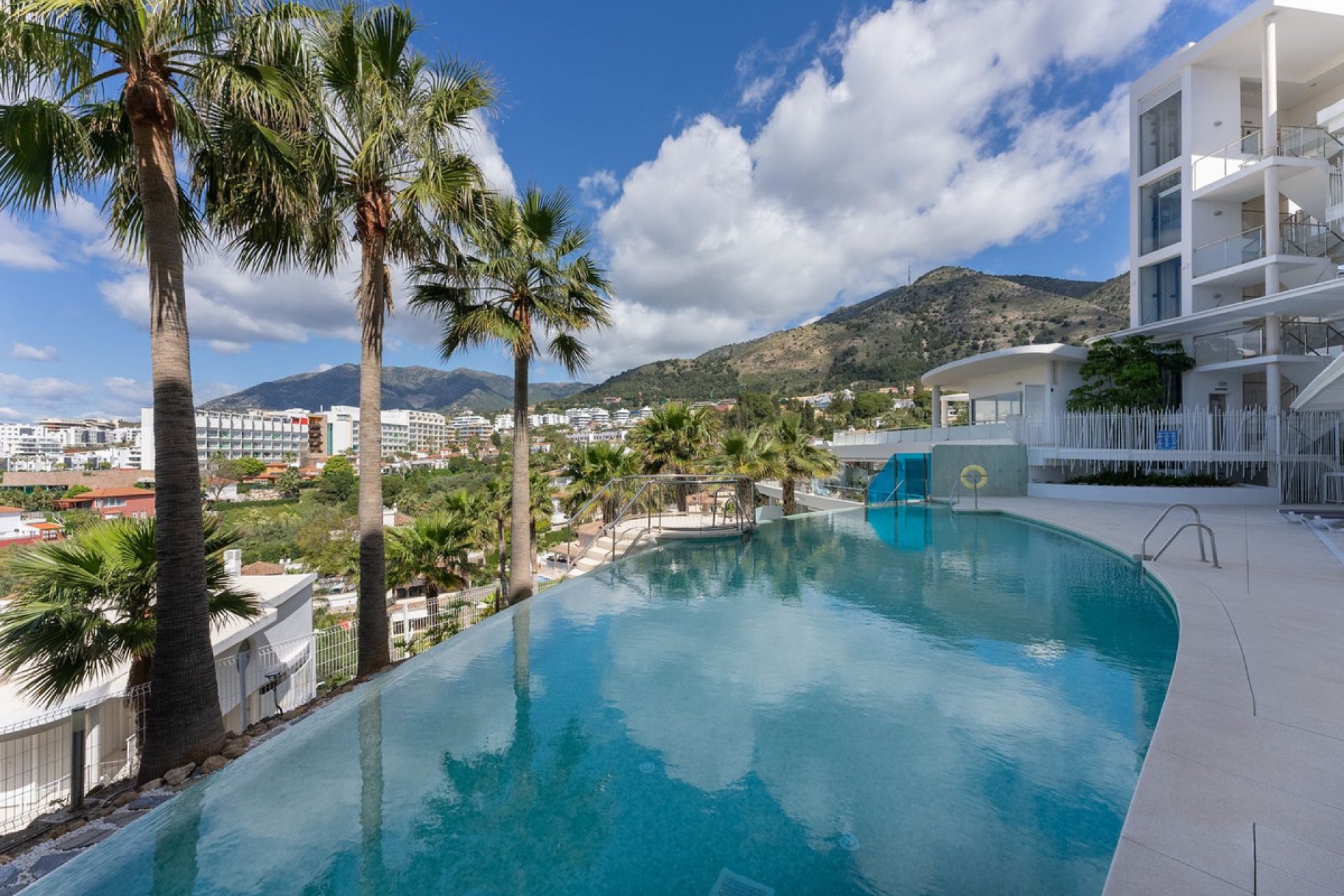 Resale - Apartment - Middle Floor Apartment - Fuengirola - Higueron