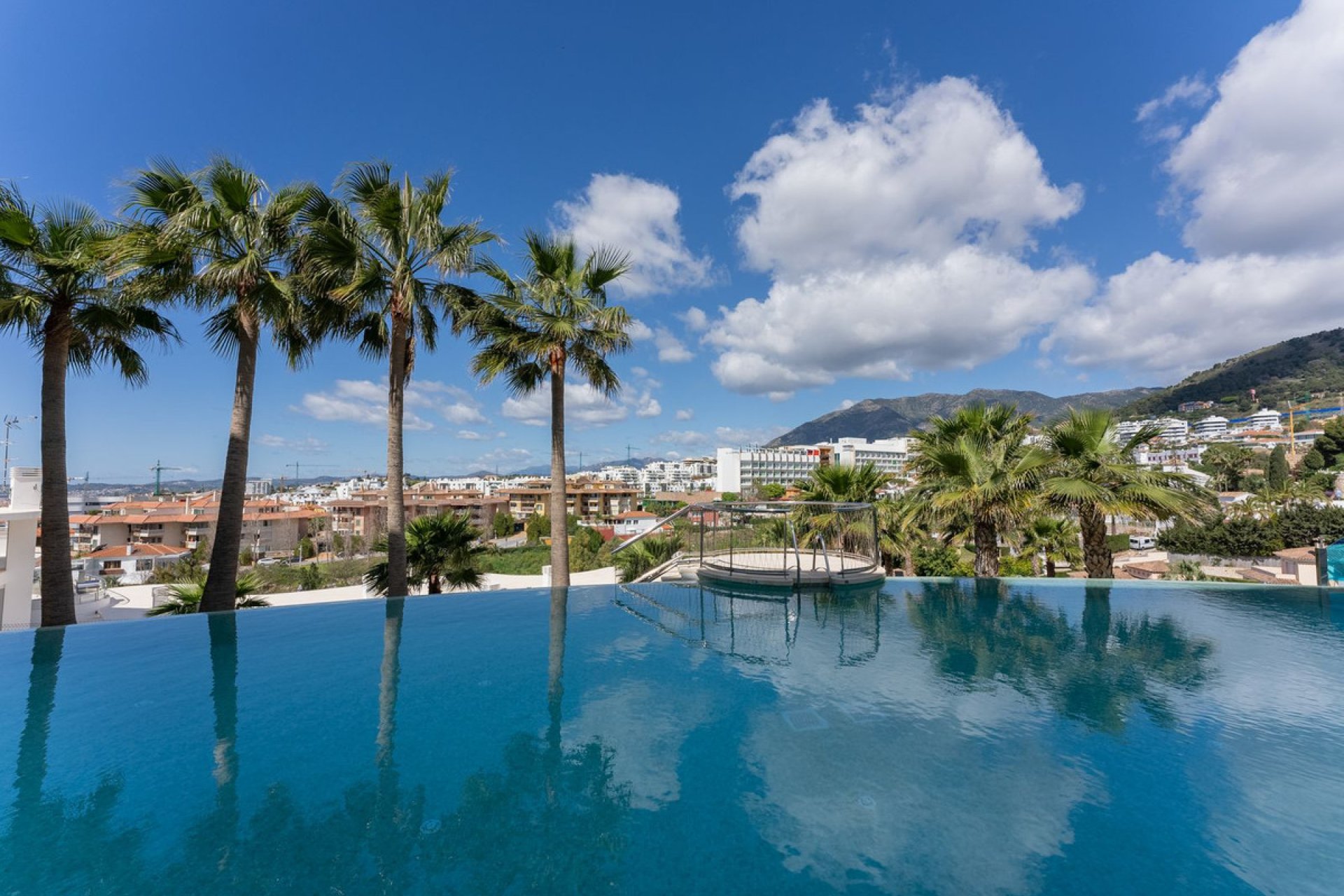 Resale - Apartment - Middle Floor Apartment - Fuengirola - Higueron