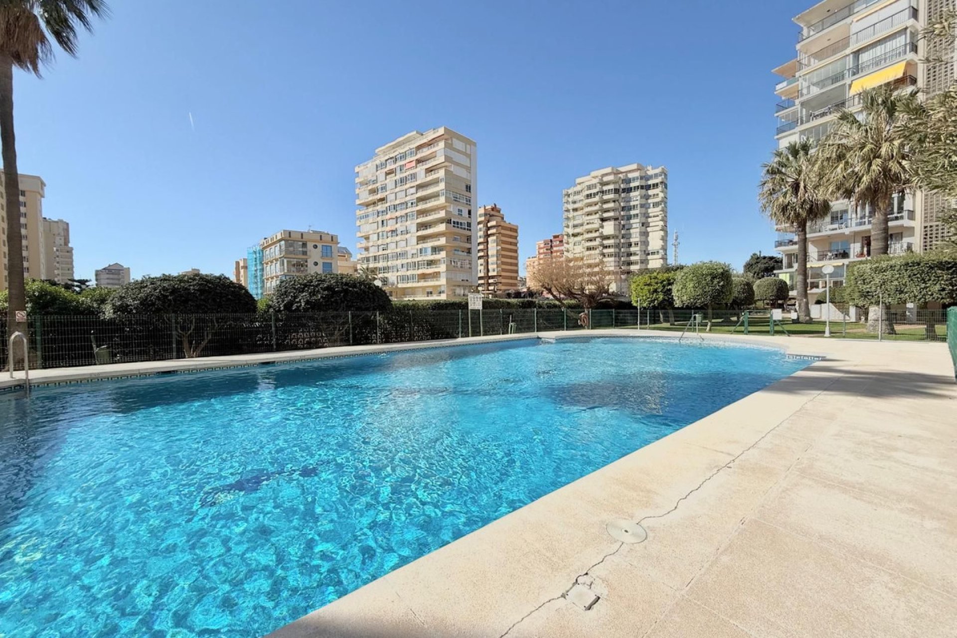 Resale - Apartment - Middle Floor Apartment - Fuengirola - Los Boliches