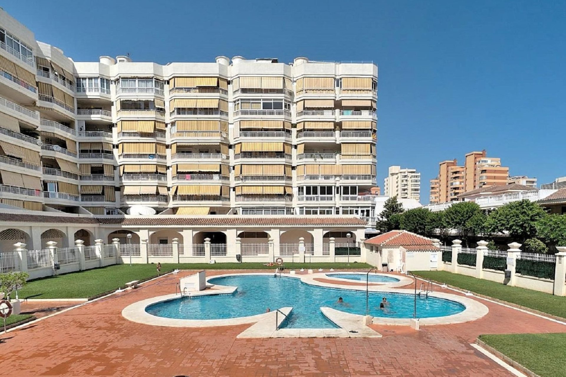 Resale - Apartment - Middle Floor Apartment - Fuengirola - Los Boliches