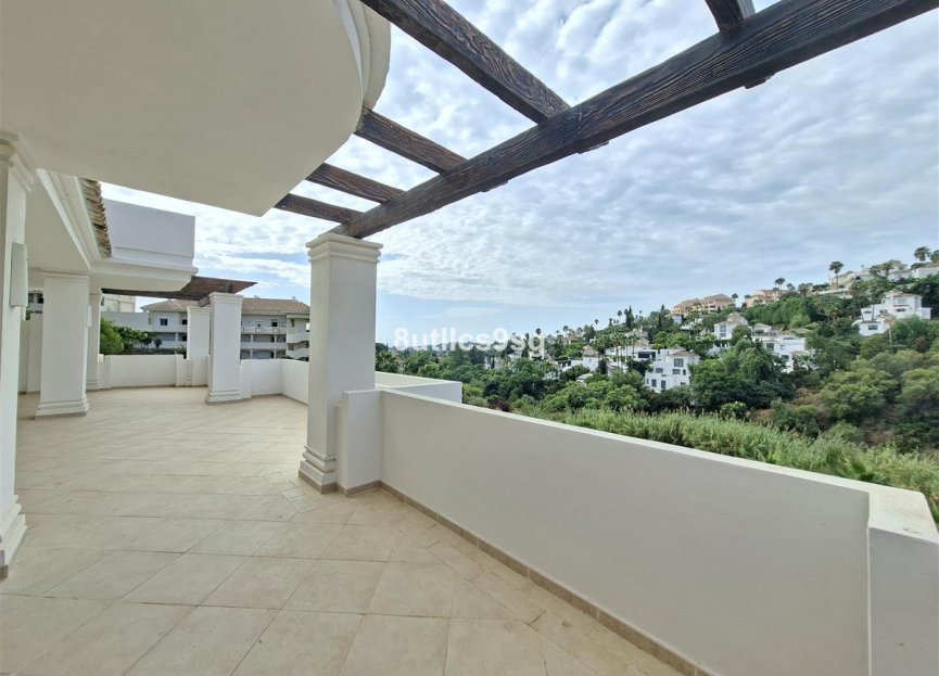Resale - Apartment - Middle Floor Apartment - Marbella - Aloha