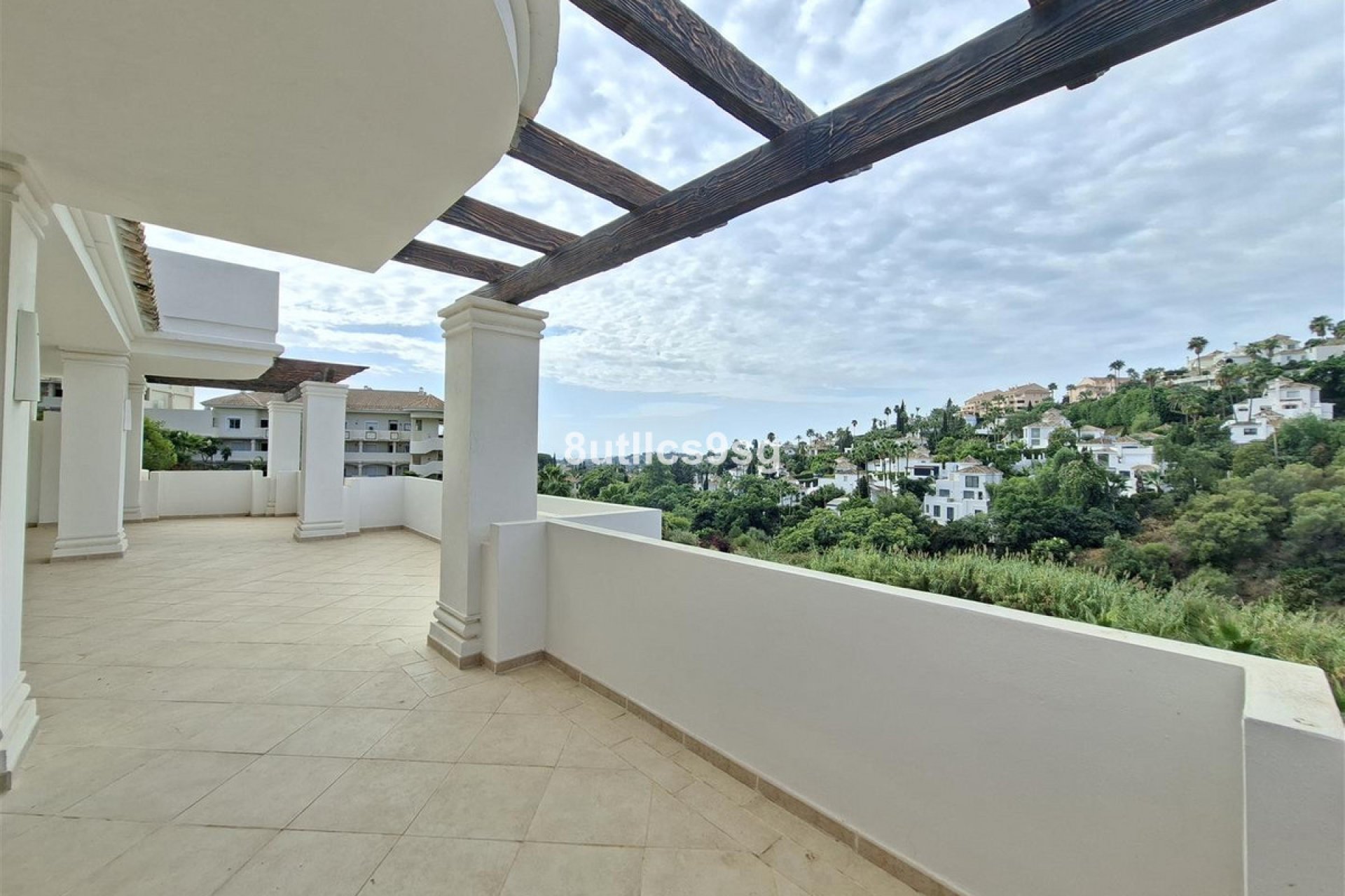 Resale - Apartment - Middle Floor Apartment - Marbella - Aloha