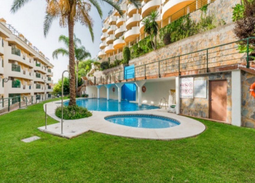 Resale - Apartment - Middle Floor Apartment - Marbella - Aloha