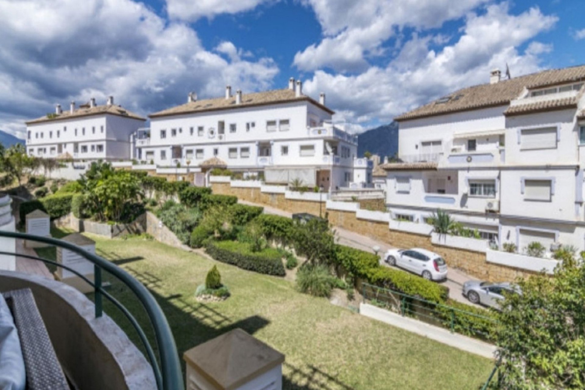 Resale - Apartment - Middle Floor Apartment - Marbella - Aloha