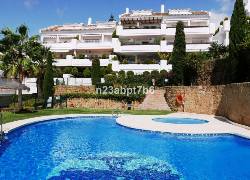 Resale - Apartment - Middle Floor Apartment - Marbella - Aloha