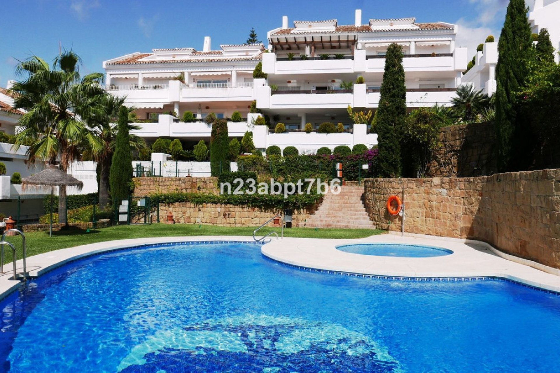 Resale - Apartment - Middle Floor Apartment - Marbella - Aloha