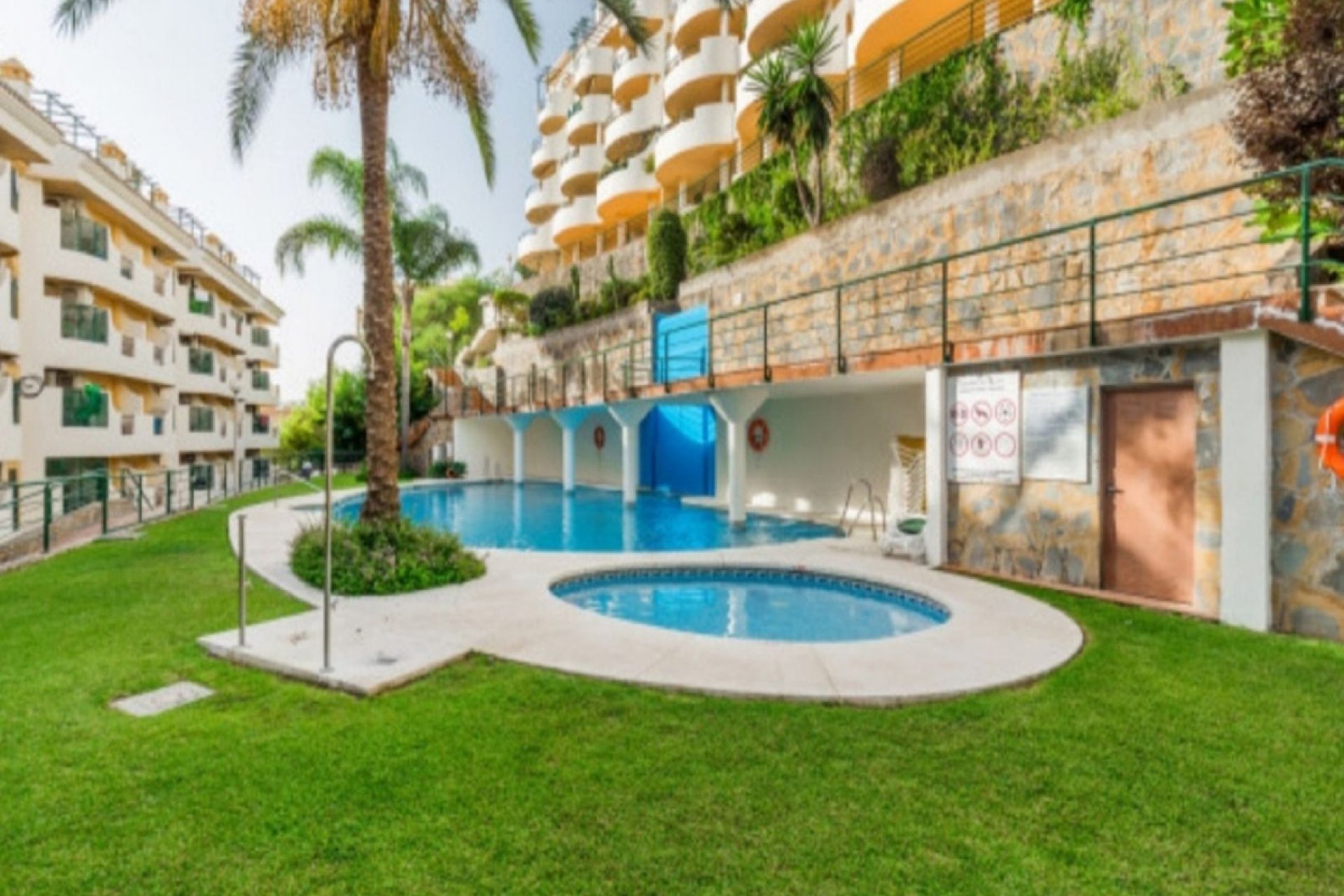 Resale - Apartment - Middle Floor Apartment - Marbella - Aloha