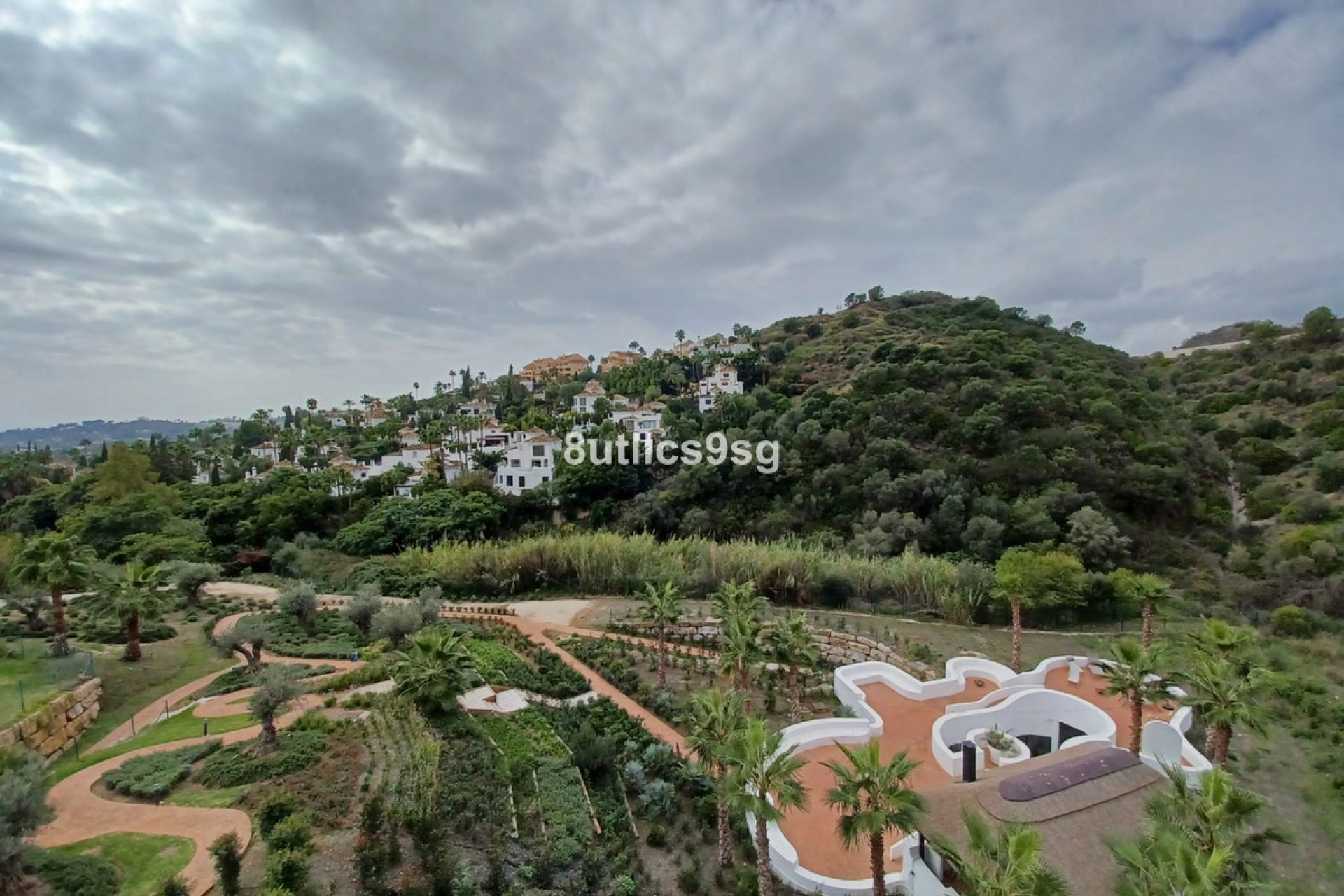 Resale - Apartment - Middle Floor Apartment - Marbella - Aloha