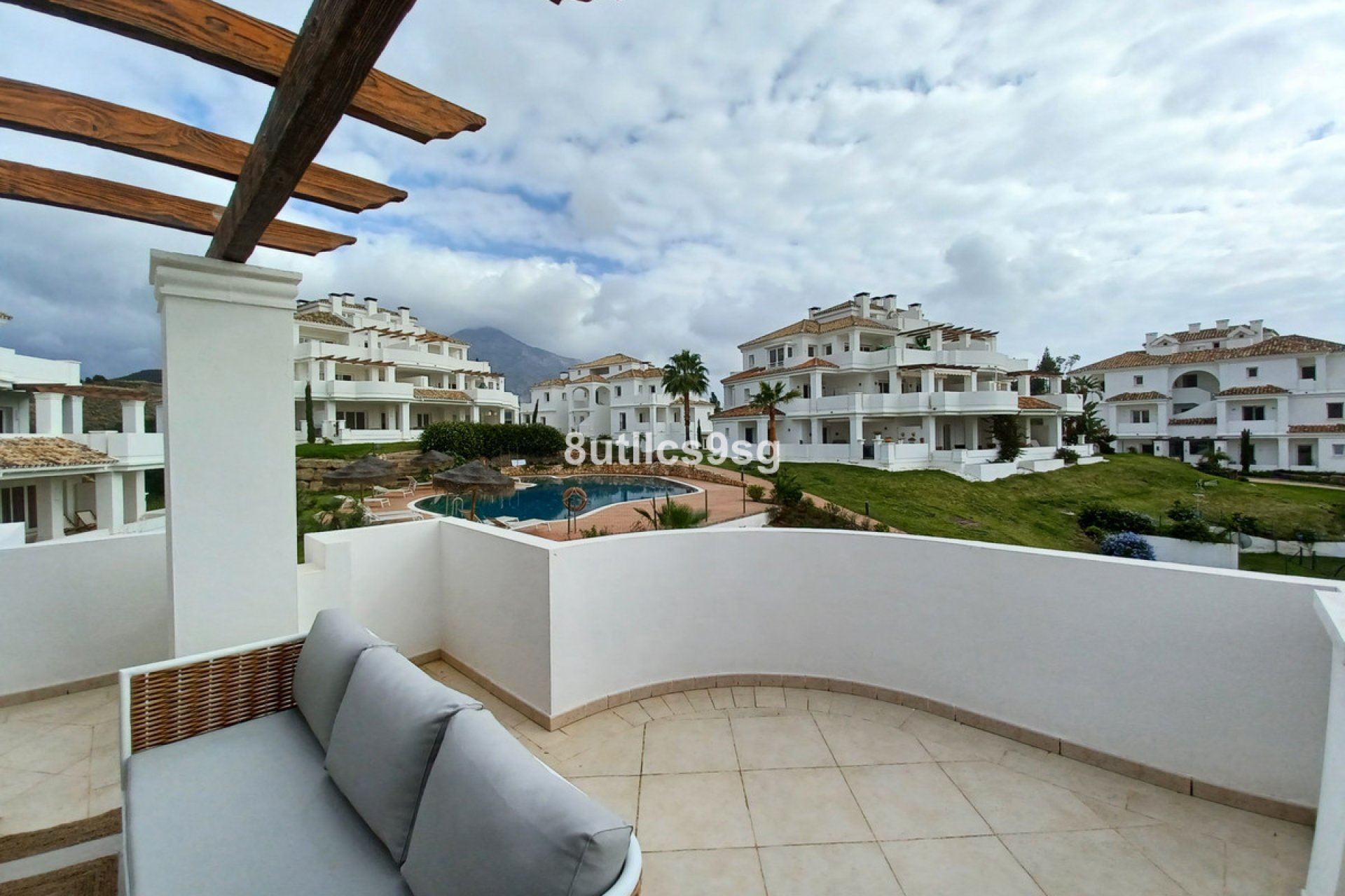 Resale - Apartment - Middle Floor Apartment - Marbella - Aloha