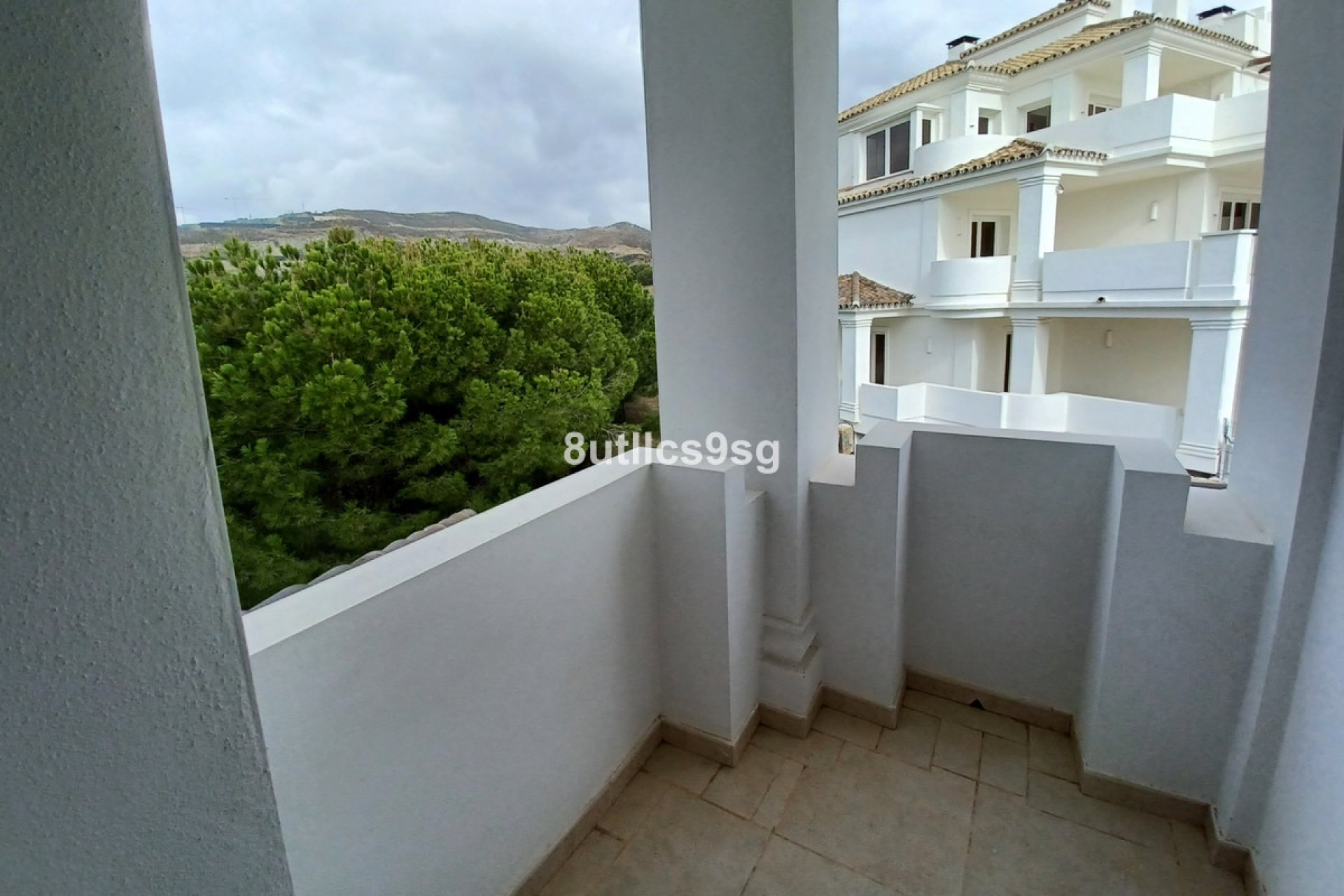 Resale - Apartment - Middle Floor Apartment - Marbella - Aloha