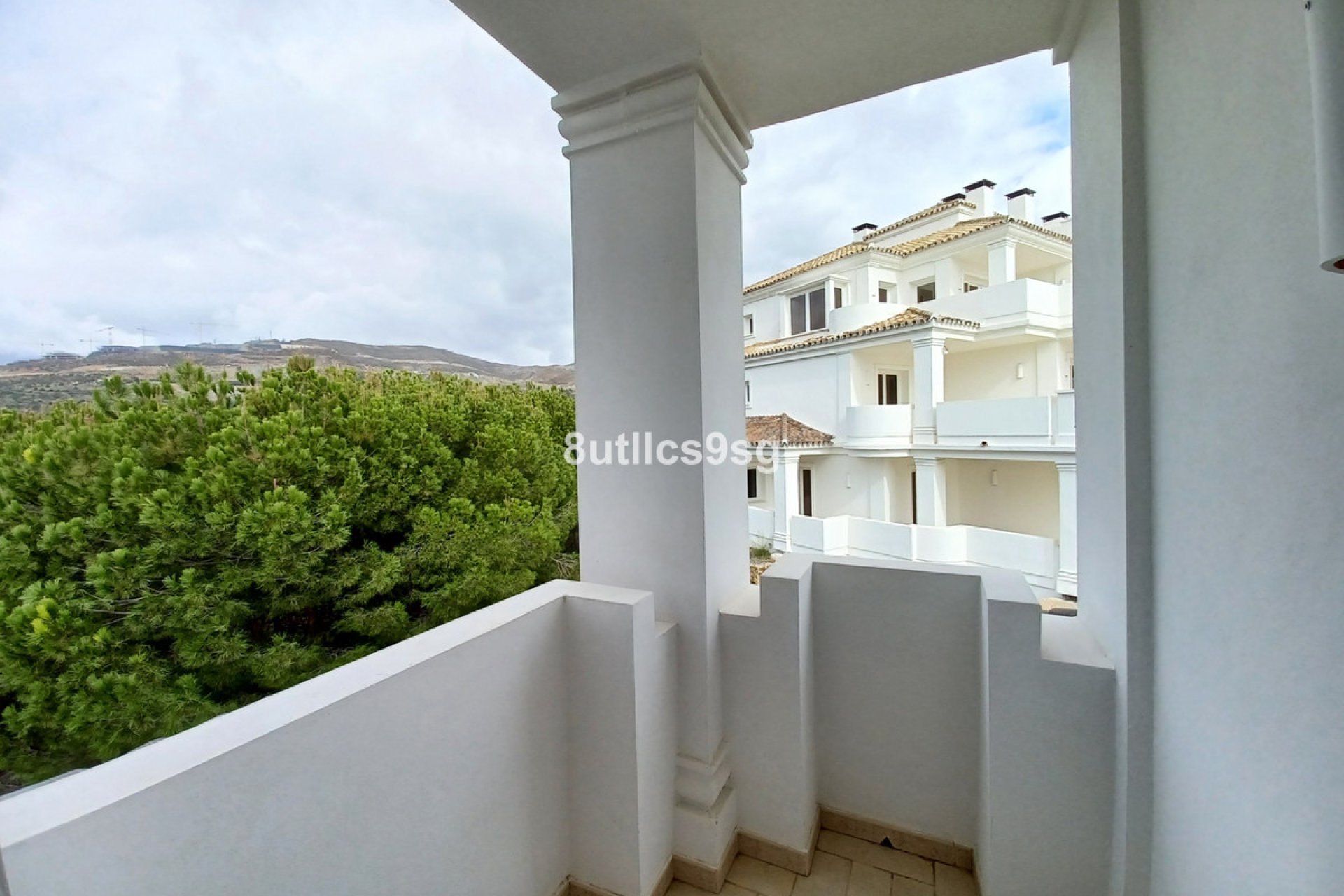 Resale - Apartment - Middle Floor Apartment - Marbella - Aloha