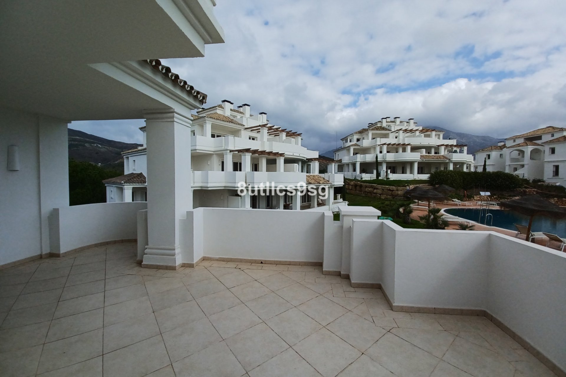 Resale - Apartment - Middle Floor Apartment - Marbella - Aloha