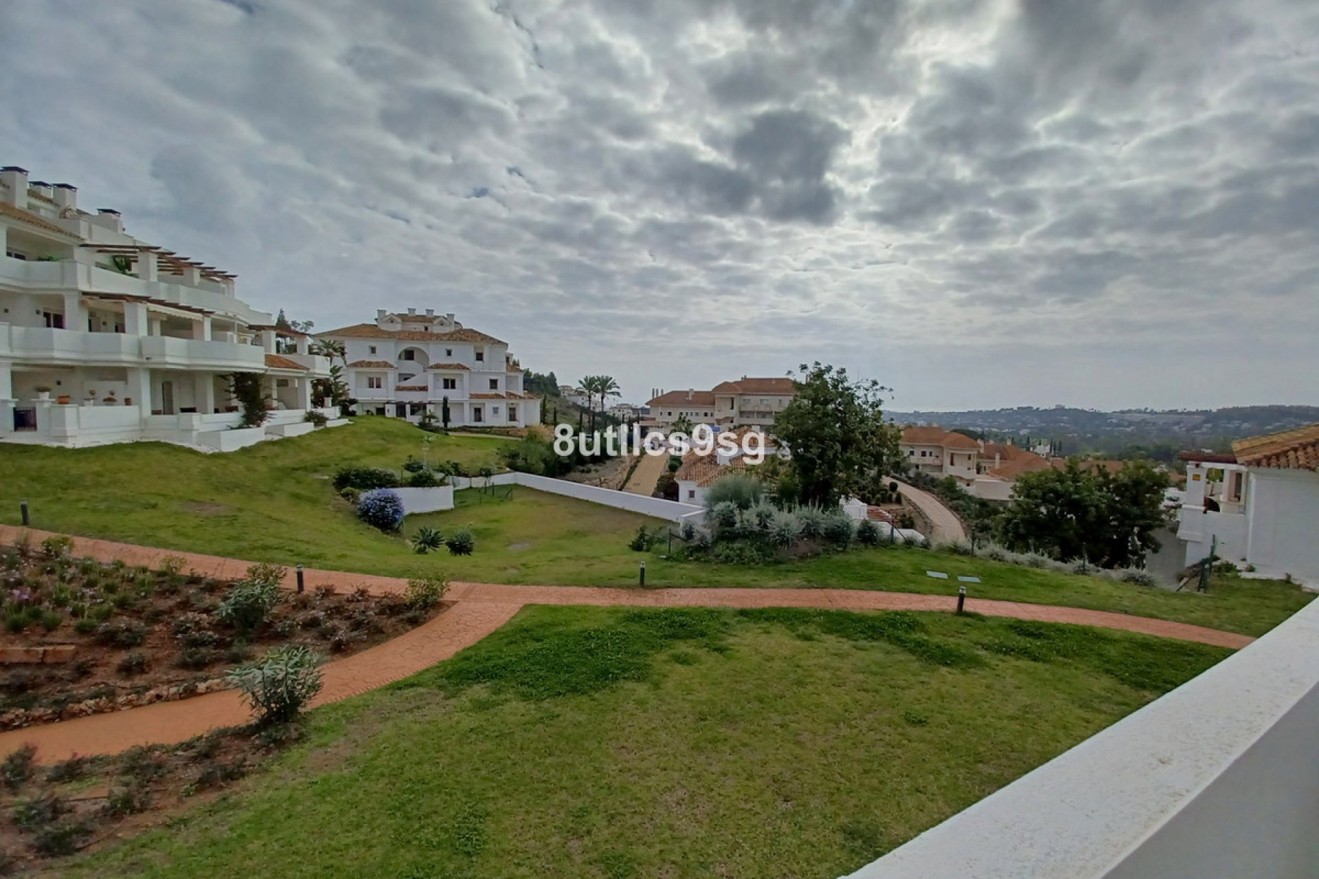 Resale - Apartment - Middle Floor Apartment - Marbella - Aloha