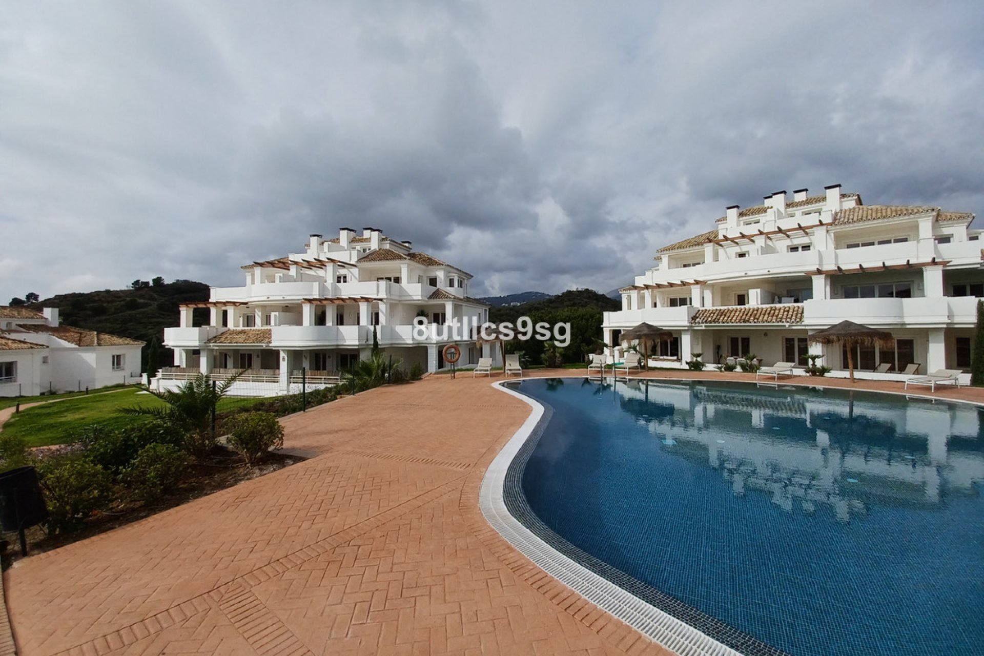 Resale - Apartment - Middle Floor Apartment - Marbella - Aloha