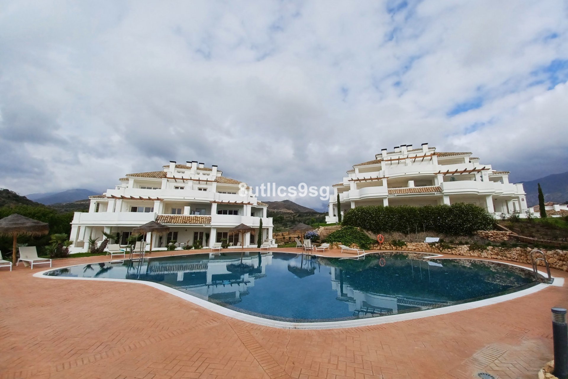 Resale - Apartment - Middle Floor Apartment - Marbella - Aloha