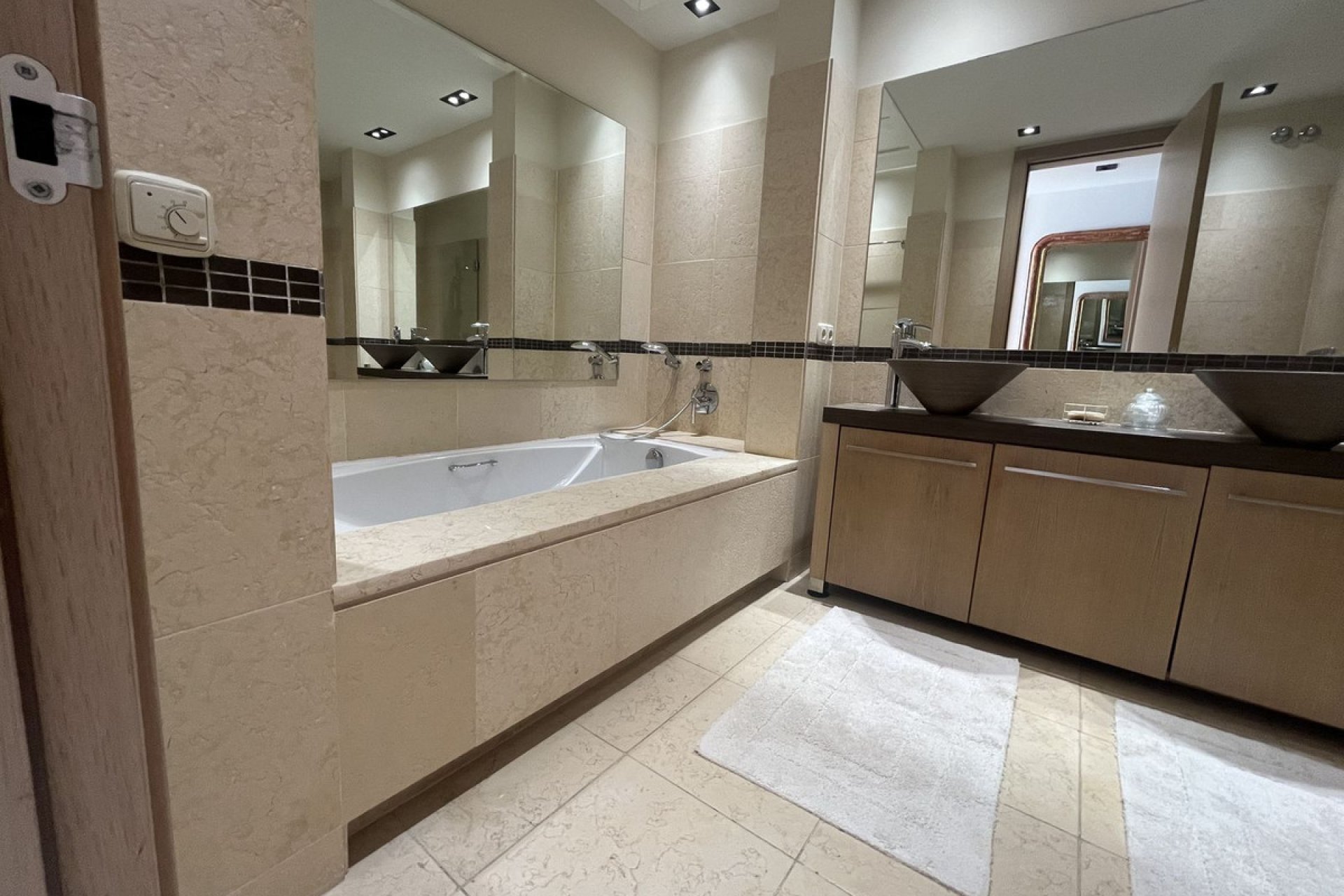 Resale - Apartment - Middle Floor Apartment - Marbella - Altos de los Monteros