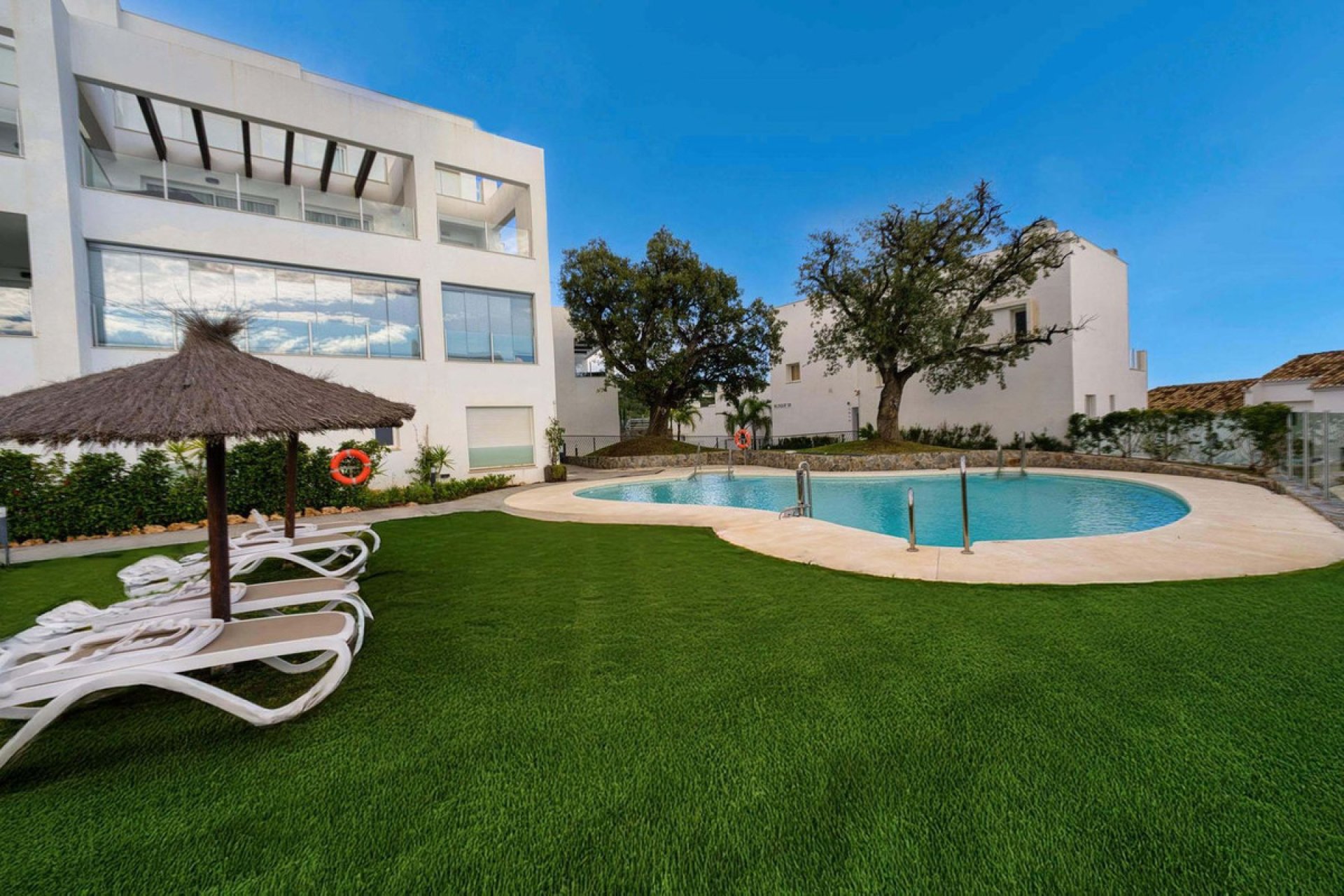 Resale - Apartment - Middle Floor Apartment - Marbella - Altos de los Monteros