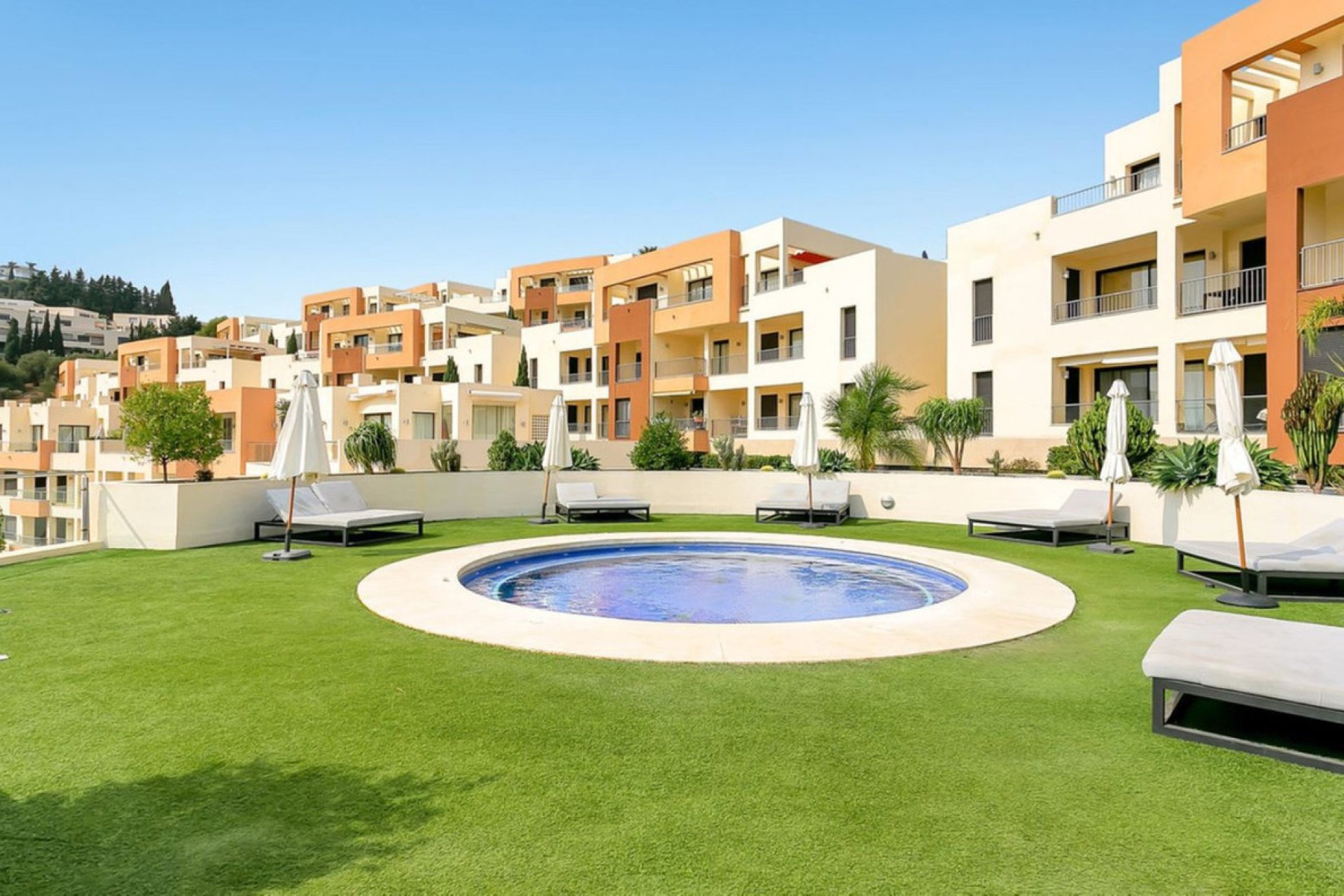 Resale - Apartment - Middle Floor Apartment - Marbella - Altos de los Monteros