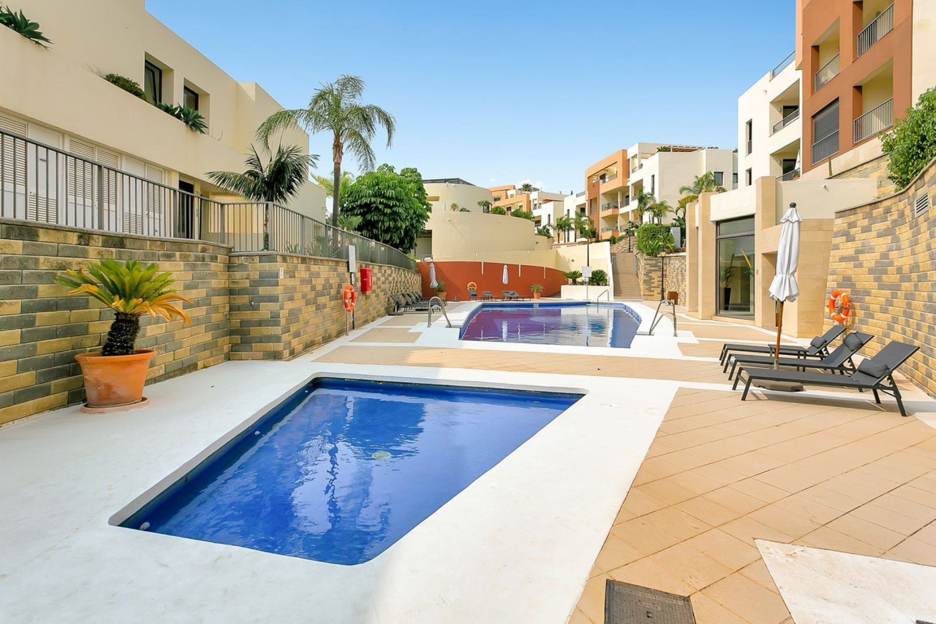 Resale - Apartment - Middle Floor Apartment - Marbella - Altos de los Monteros