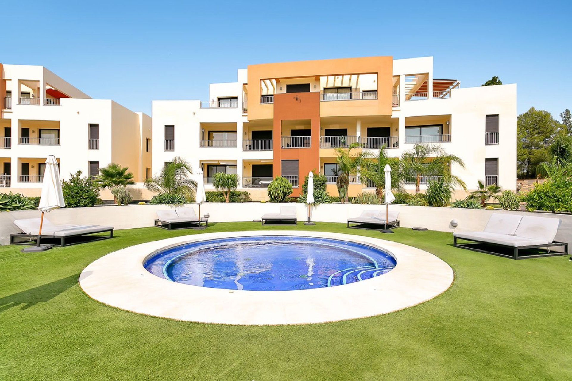 Resale - Apartment - Middle Floor Apartment - Marbella - Altos de los Monteros