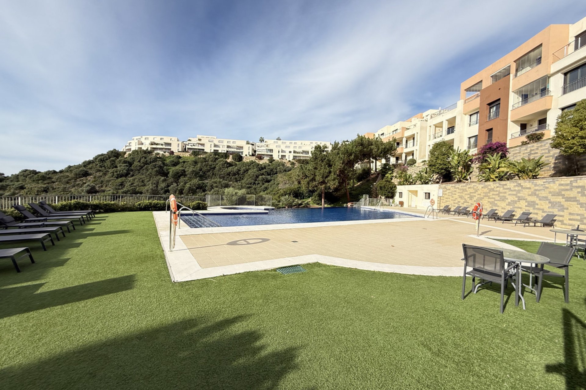 Resale - Apartment - Middle Floor Apartment - Marbella - Altos de los Monteros