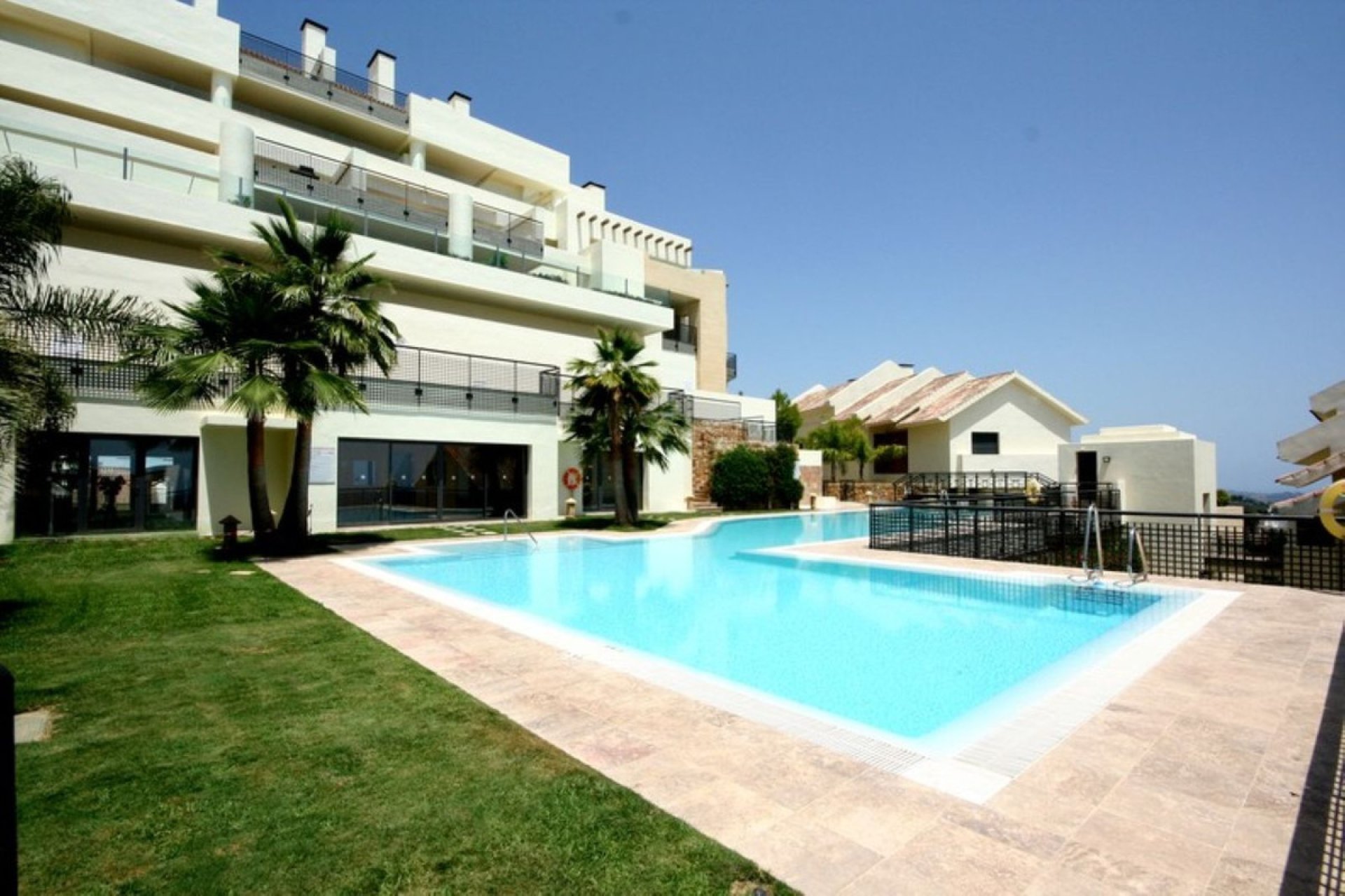 Resale - Apartment - Middle Floor Apartment - Marbella - Altos de los Monteros