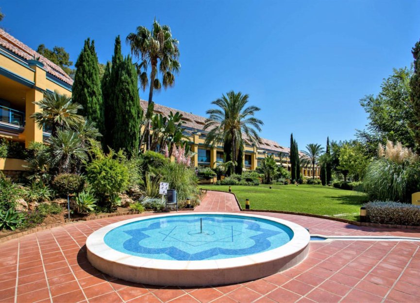 Resale - Apartment - Middle Floor Apartment - Marbella - Bahía de Marbella