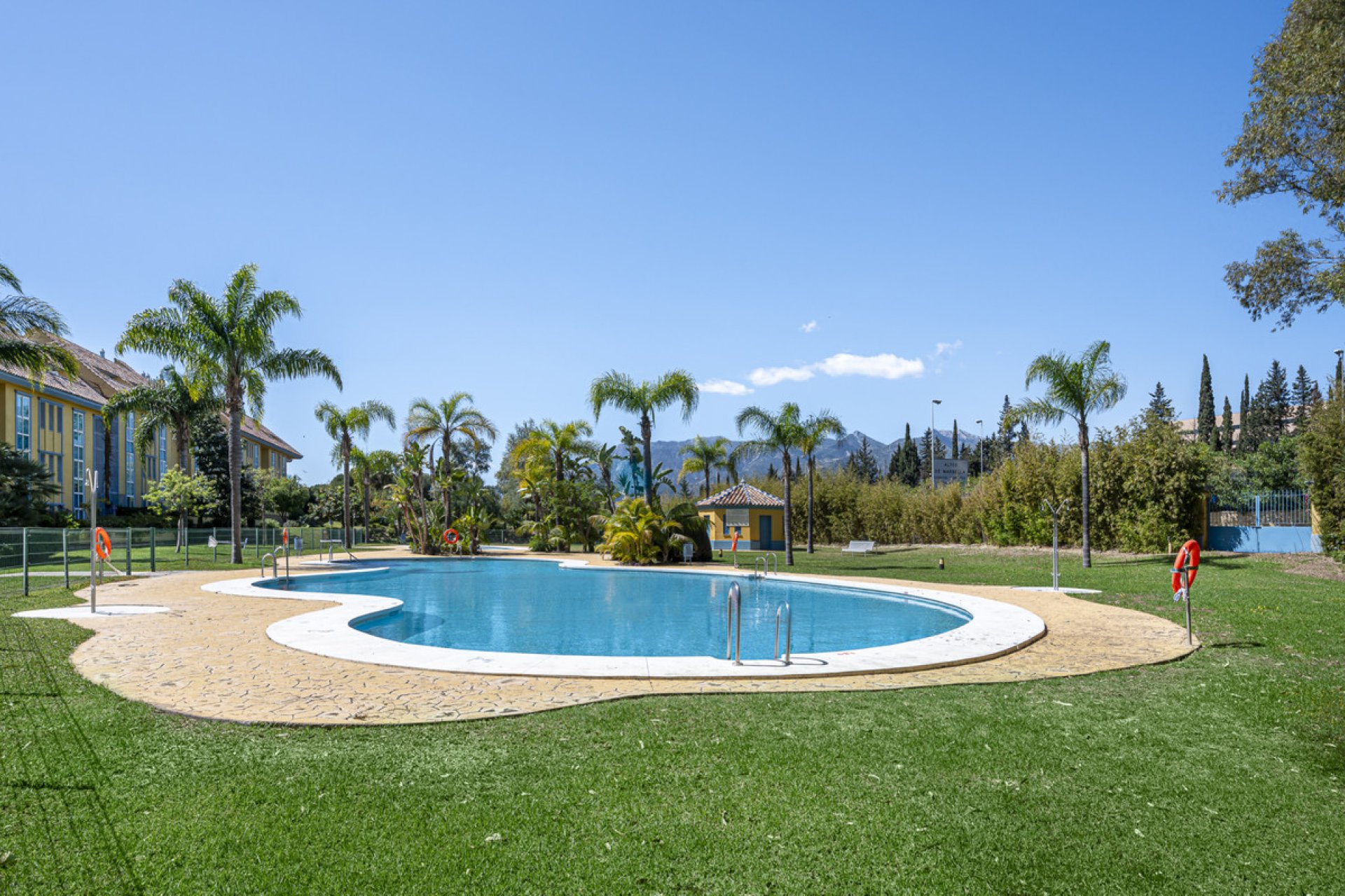 Resale - Apartment - Middle Floor Apartment - Marbella - Bahía de Marbella